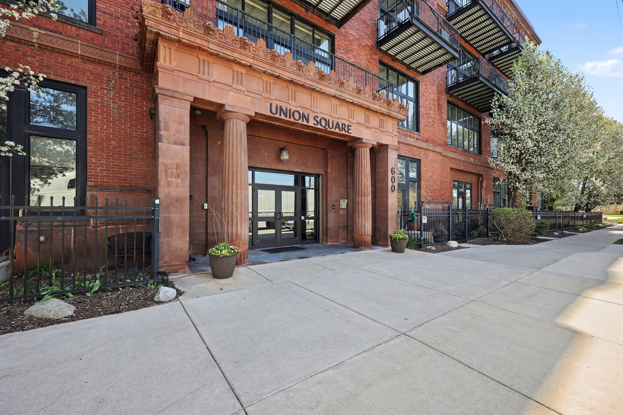600 Broadway Avenue NW Grand Rapids MI 49504