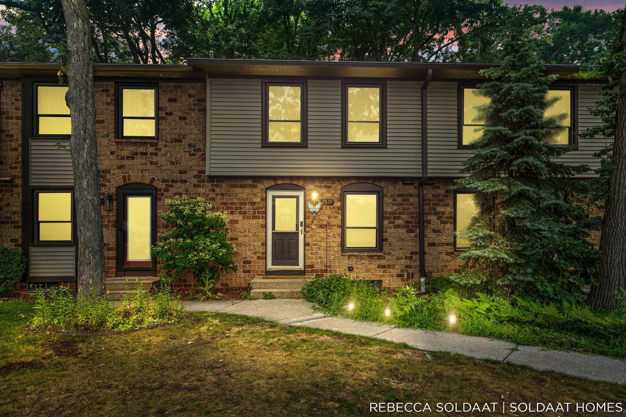 2539 Chatham Woods Drive SE Grand Rapids MI 49546