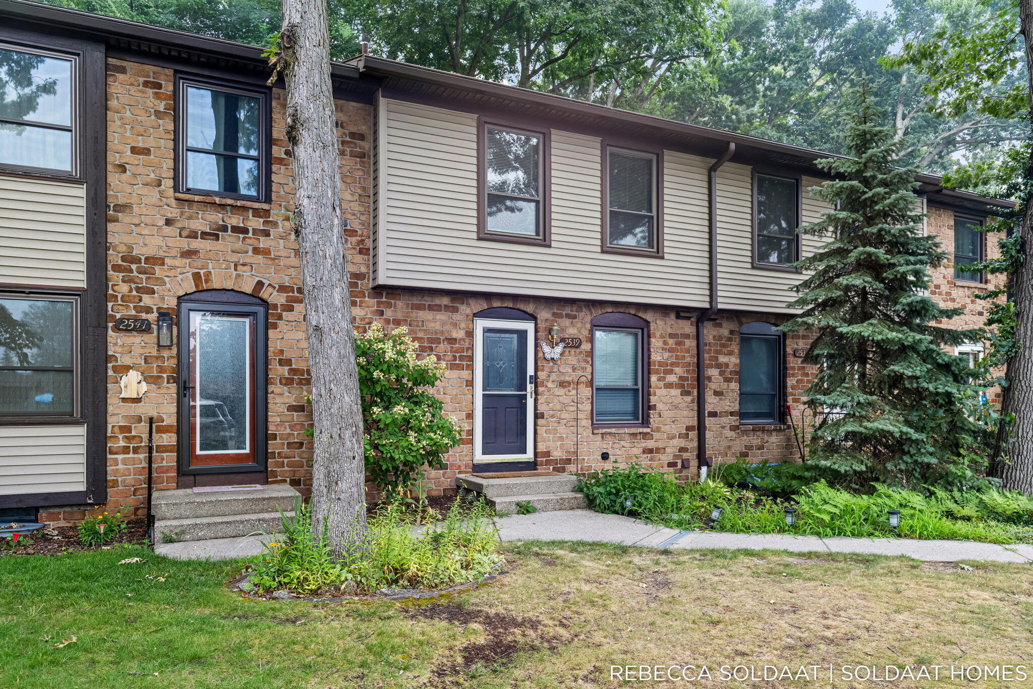2539 Chatham Woods Drive SE Grand Rapids MI 49546
