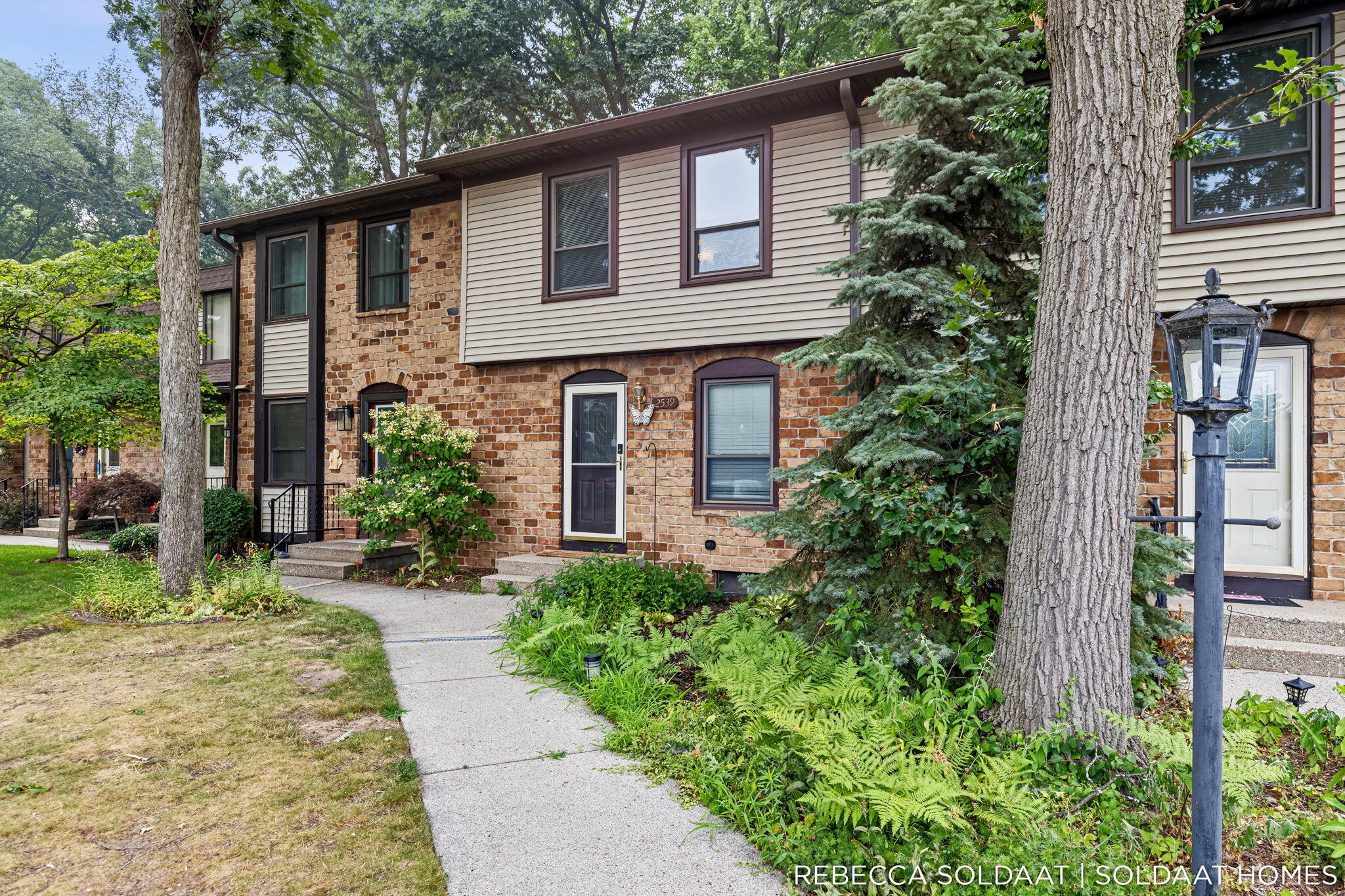 2539 Chatham Woods Drive SE Grand Rapids MI 49546
