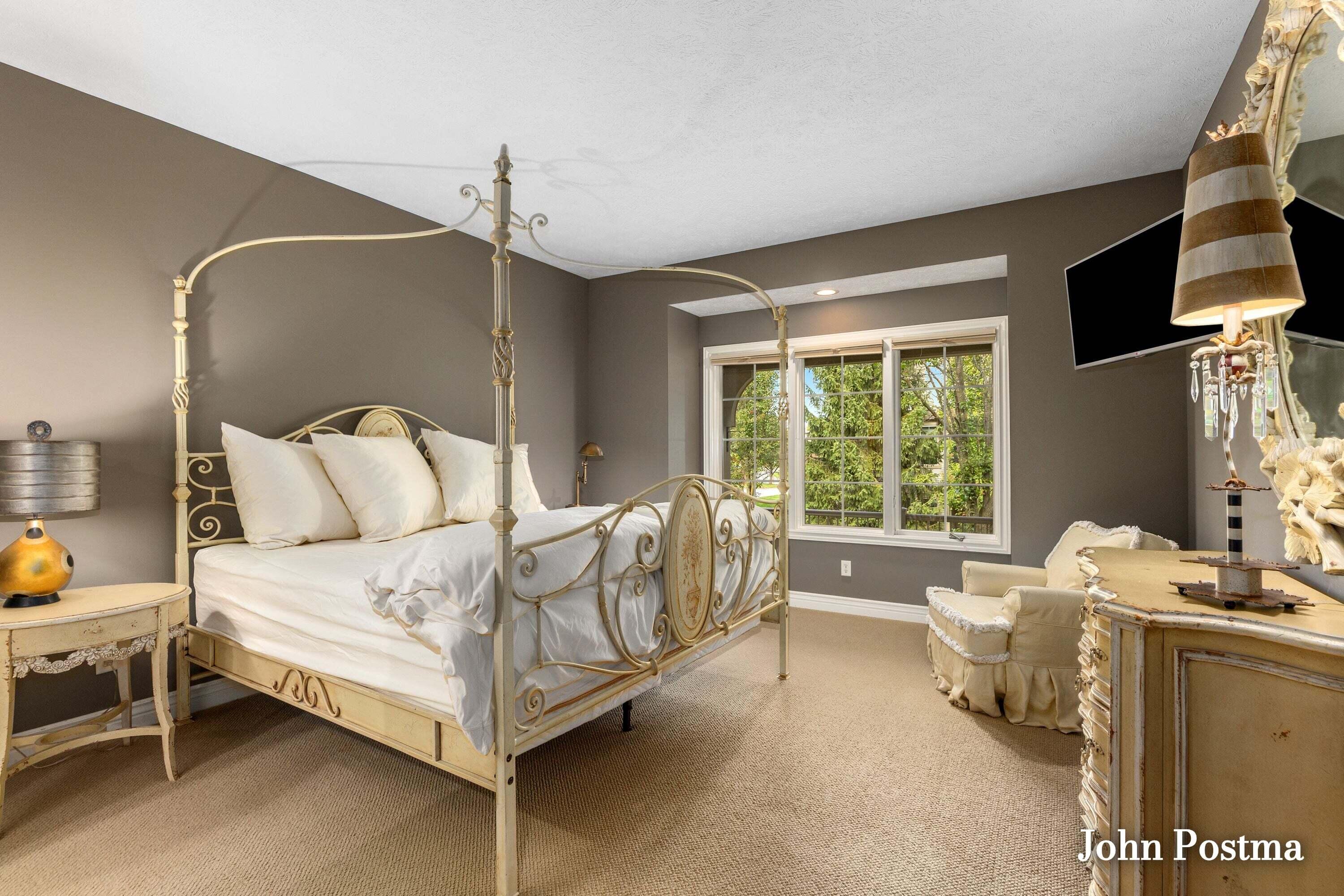 12 Peartree Lane NE Grand Rapids MI 49546