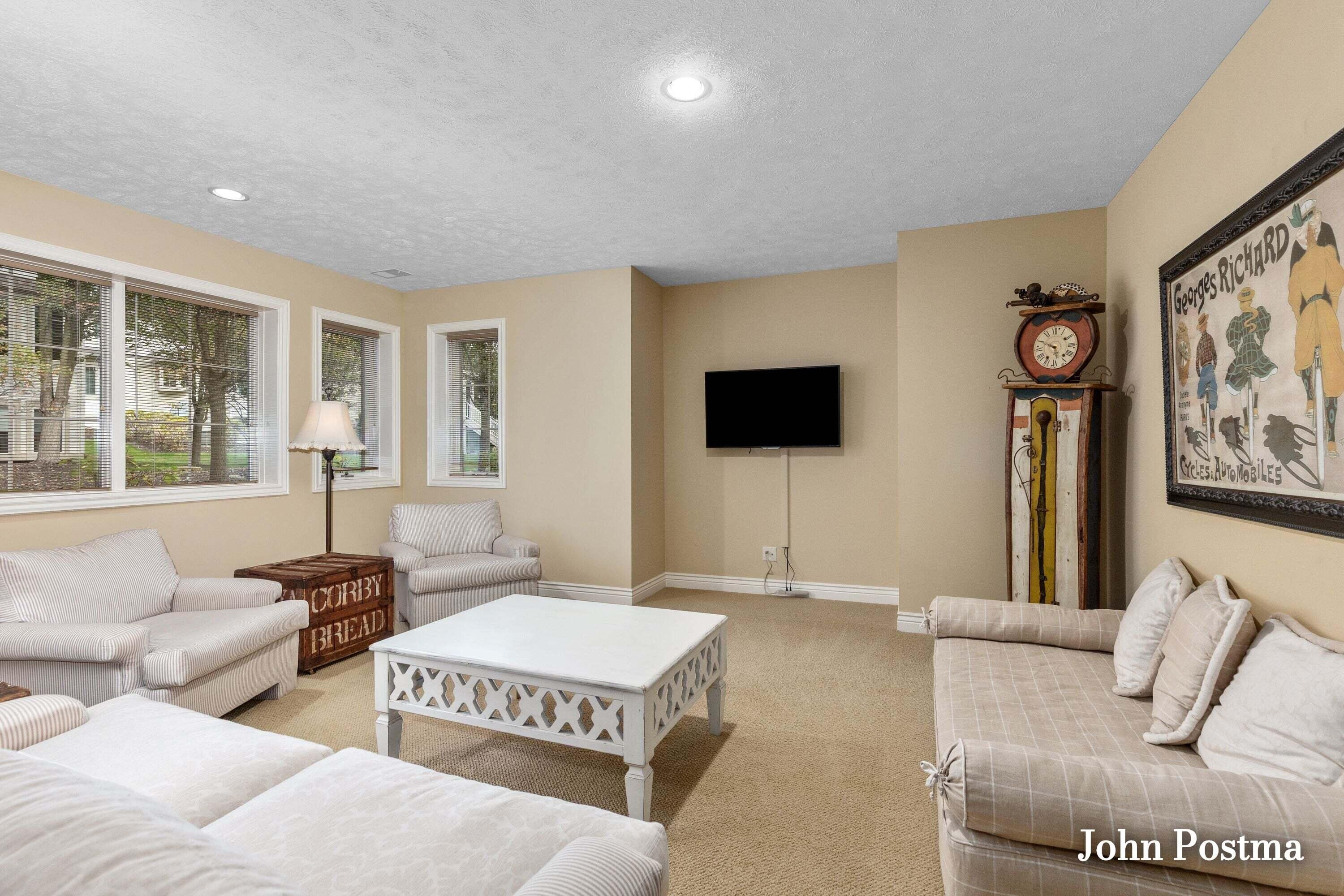 12 Peartree Lane NE Grand Rapids MI 49546