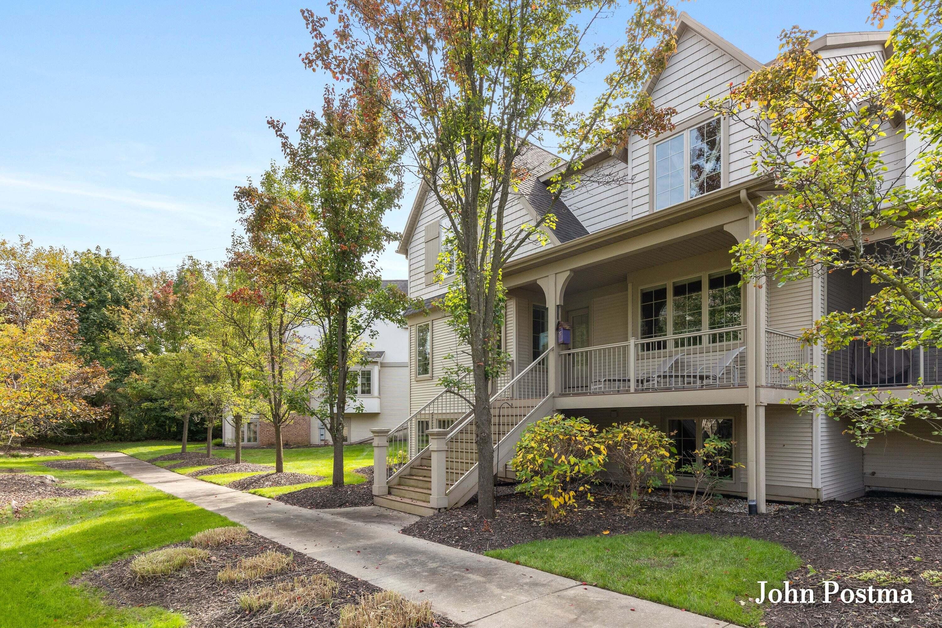 12 Peartree Lane NE Grand Rapids MI 49546