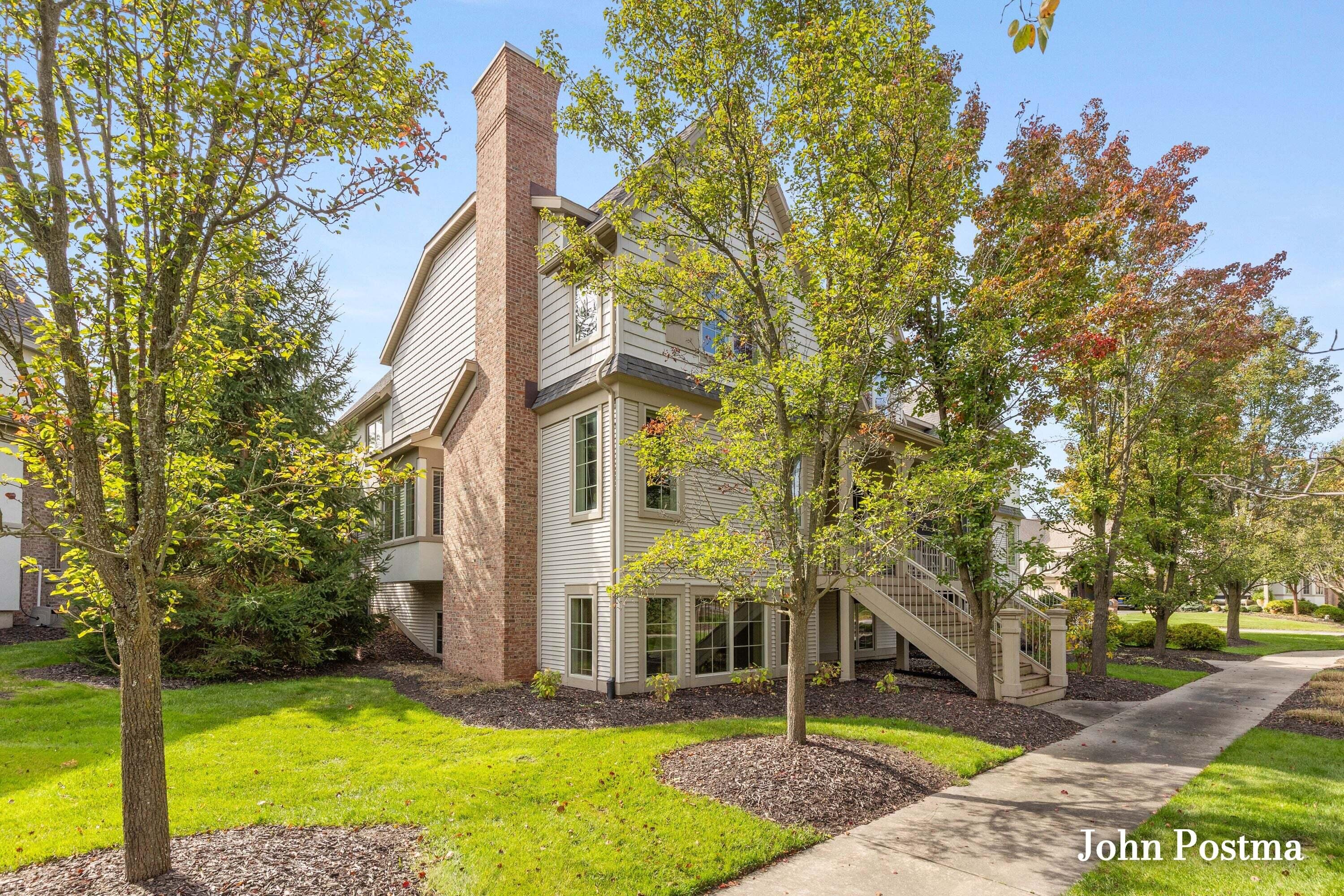 12 Peartree Lane NE Grand Rapids MI 49546