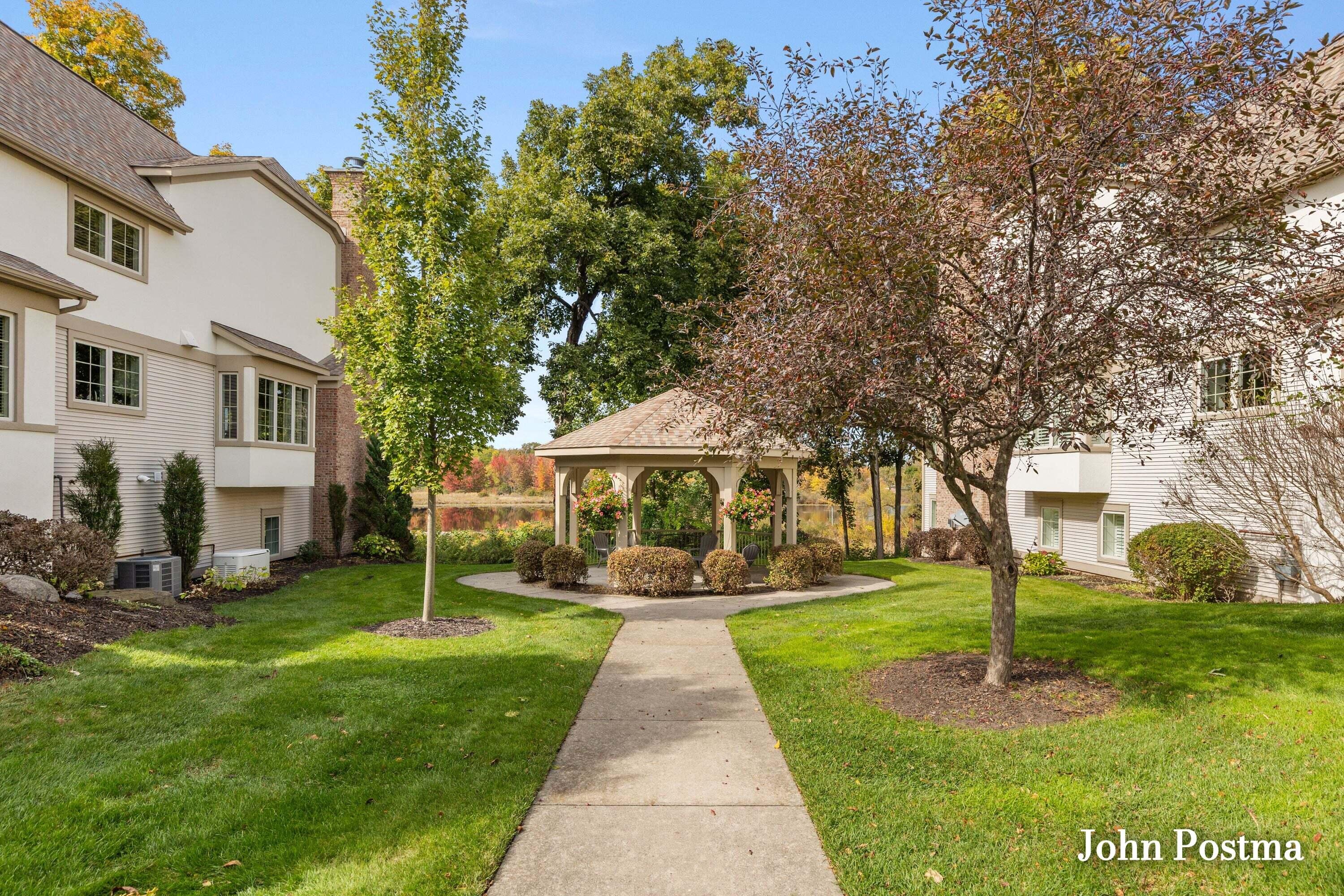 12 Peartree Lane NE Grand Rapids MI 49546