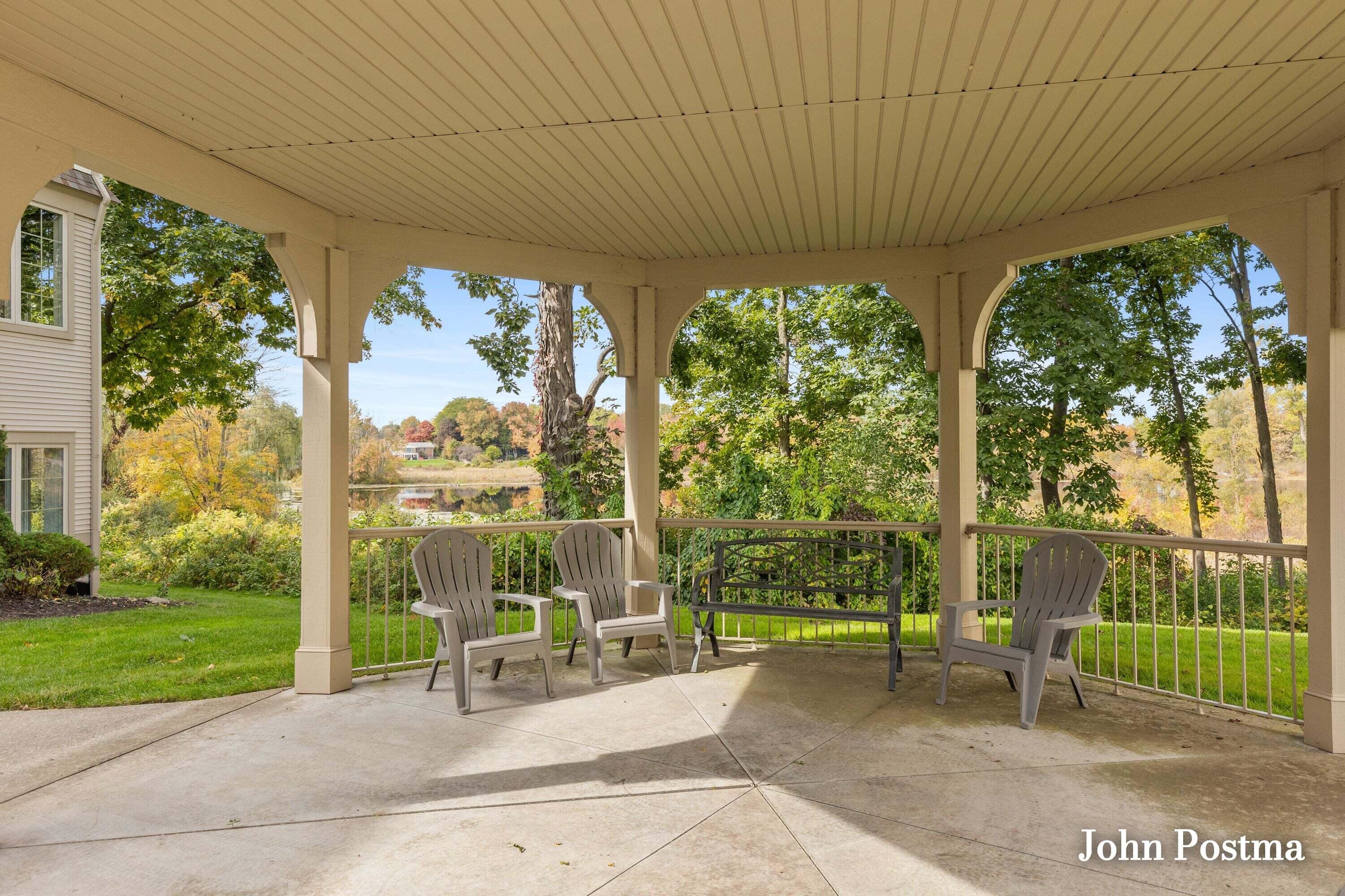 12 Peartree Lane NE Grand Rapids MI 49546