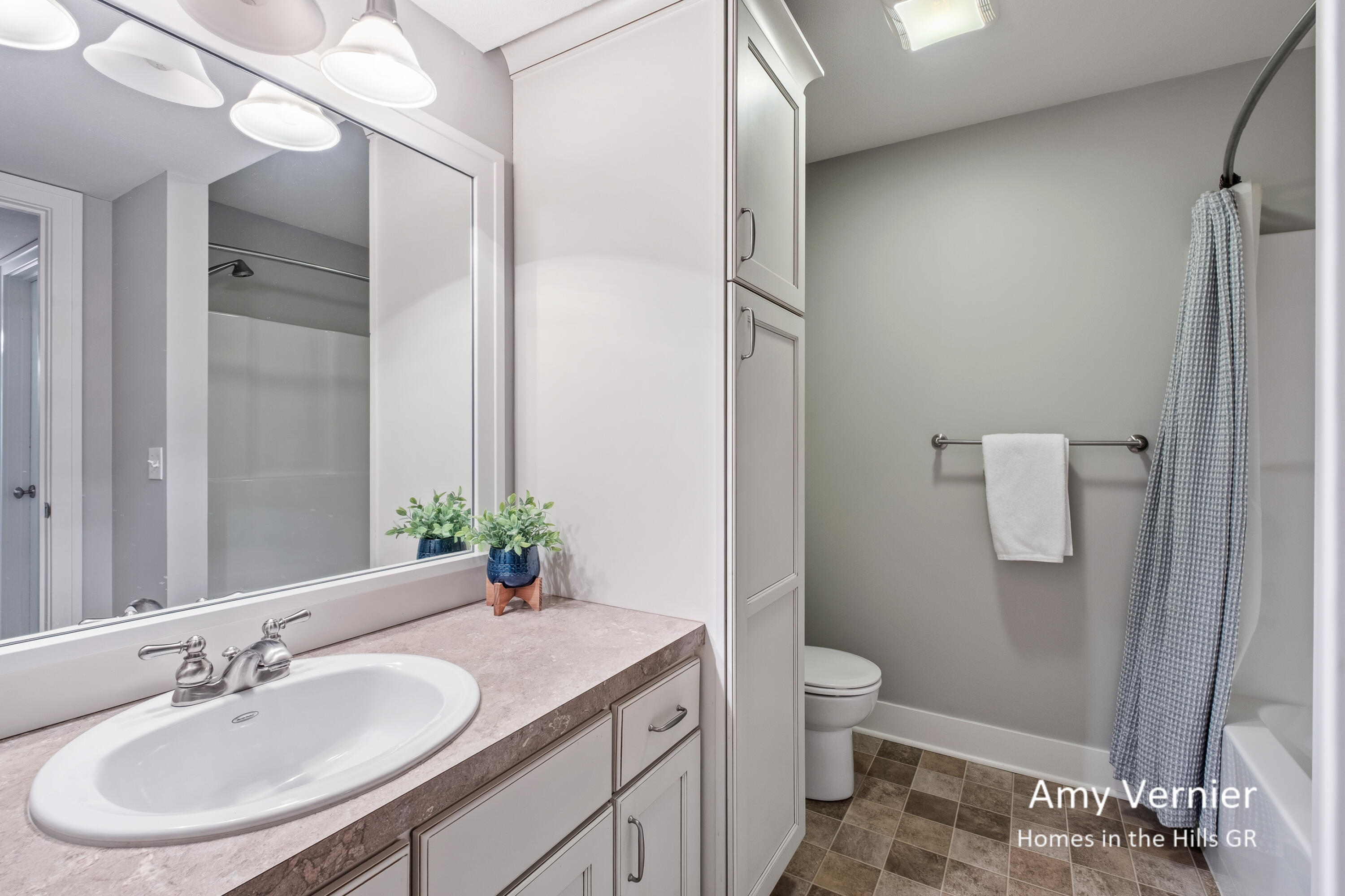 4081 E Gables Court NE Grand Rapids MI 49525