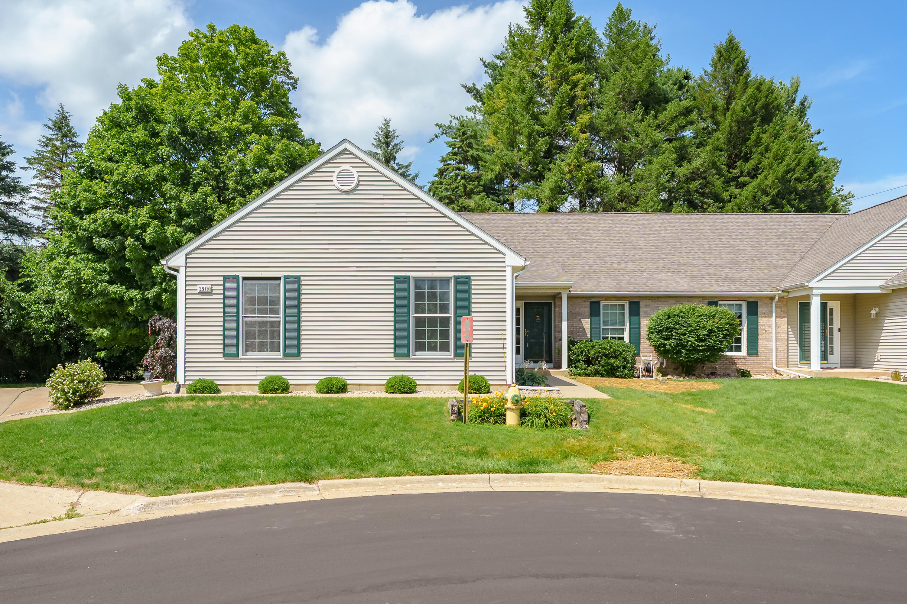 2919 Hunters Place Kalamazoo MI 49048