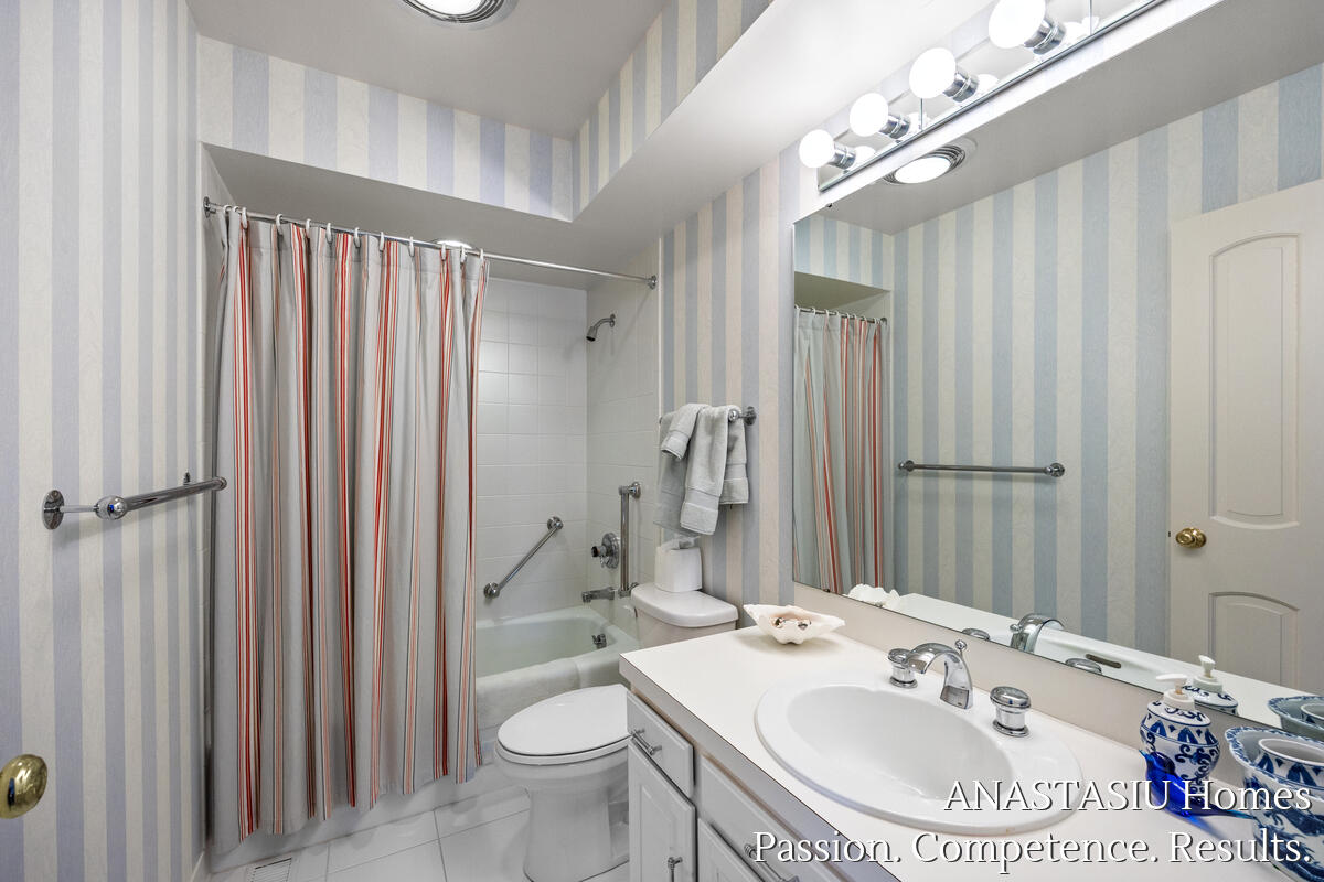 6081 N Gatehouse Drive SE Grand Rapids MI 49546