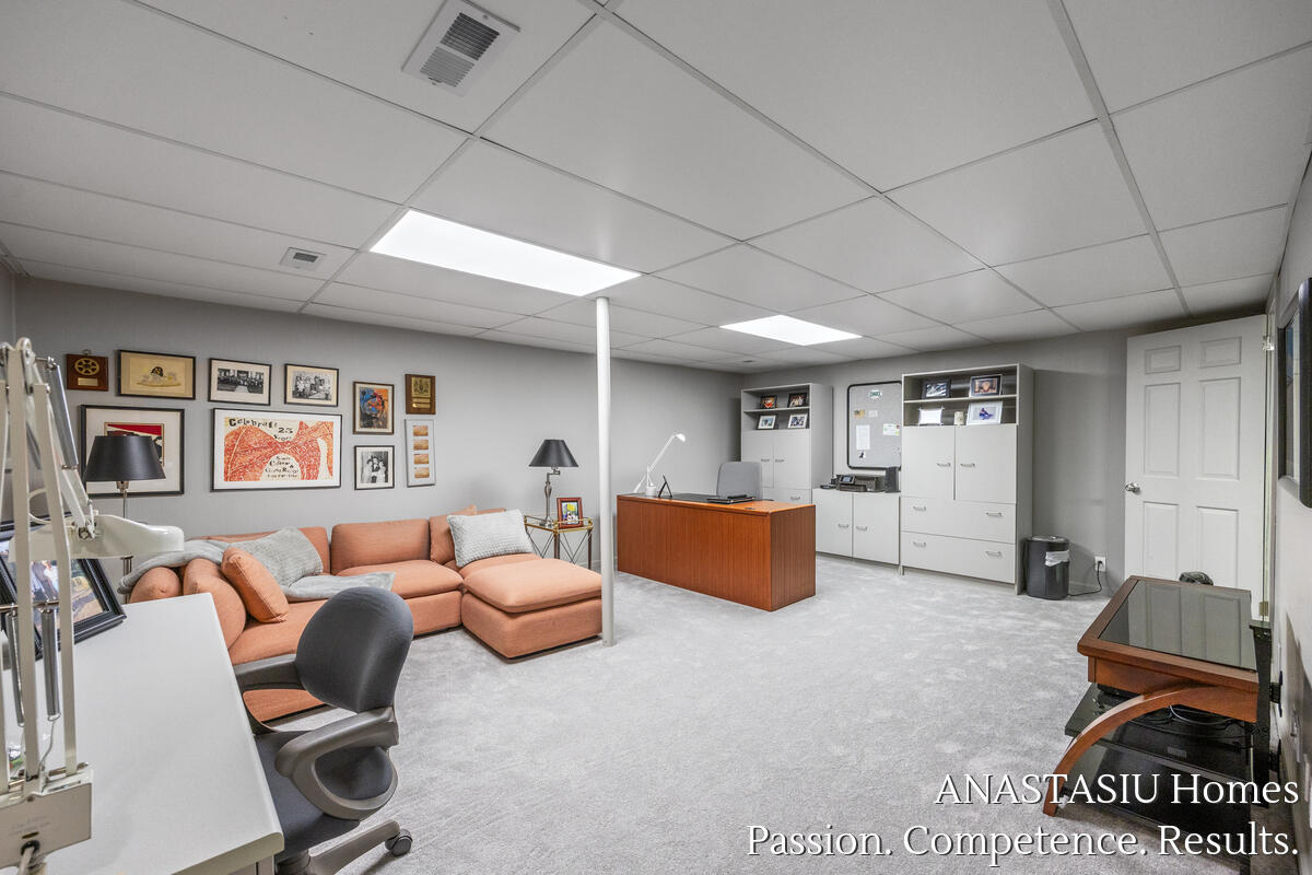 6081 N Gatehouse Drive SE Grand Rapids MI 49546