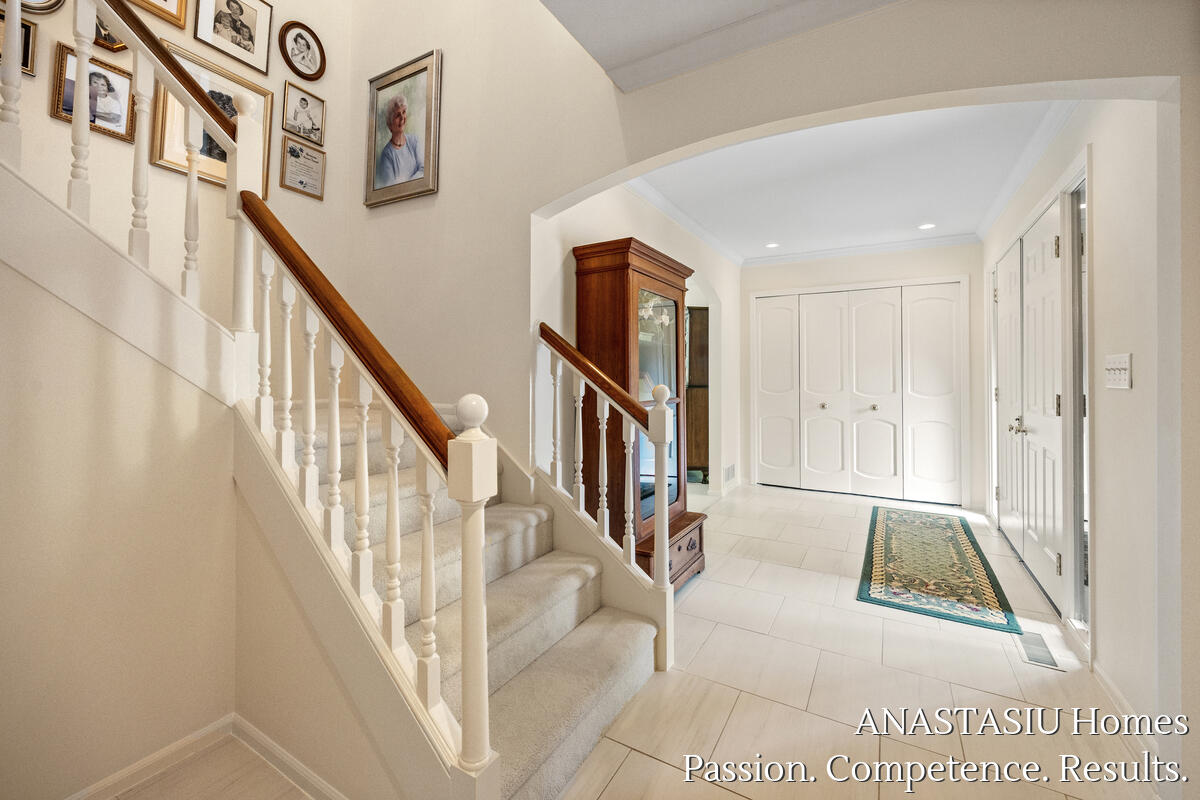 6081 N Gatehouse Drive SE Grand Rapids MI 49546