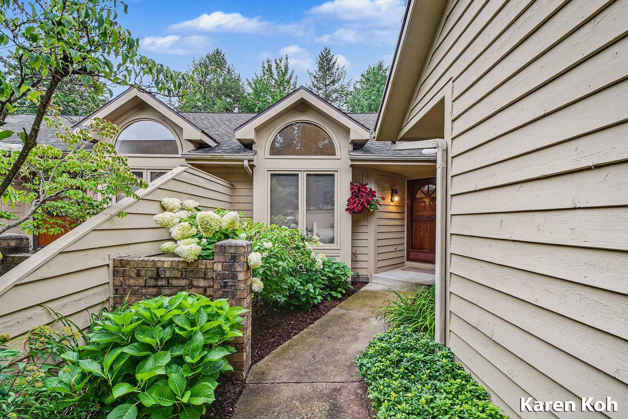 1834 Cross Bend Street NE Grand Rapids MI 49505