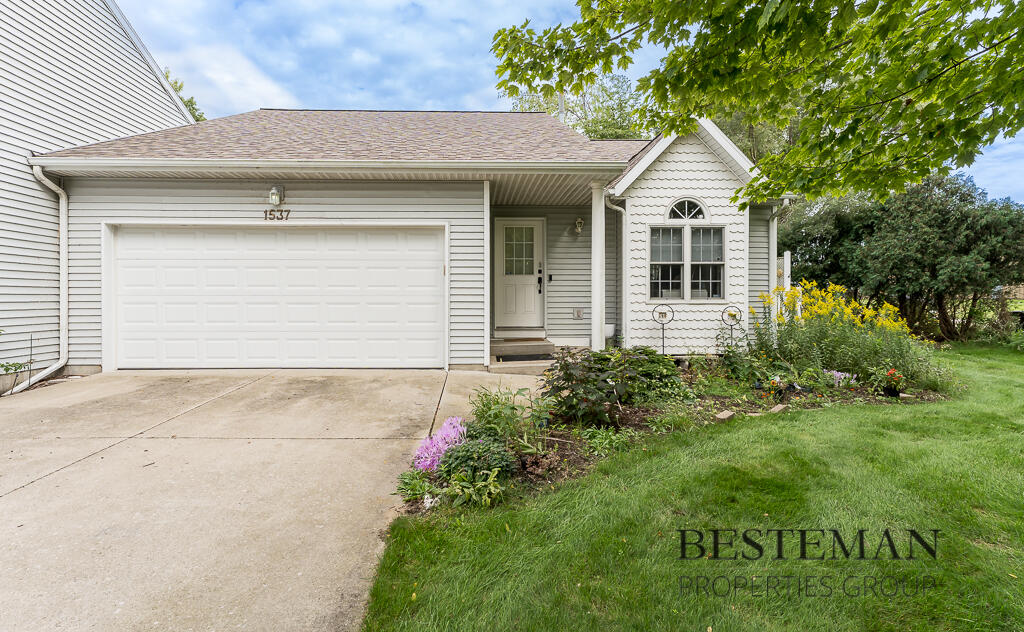1537 Beechwood Court Grand Haven MI 49417