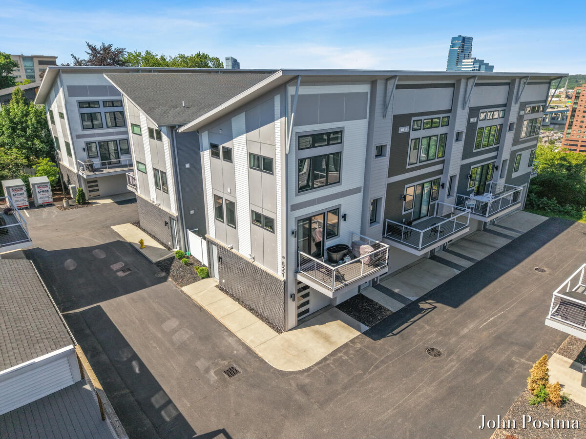 621 Fairview Avenue NE Grand Rapids MI 49503