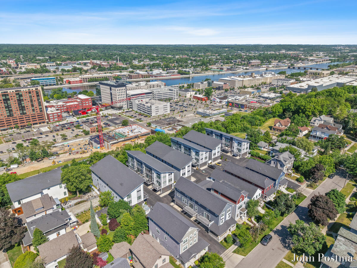 621 Fairview Avenue NE Grand Rapids MI 49503