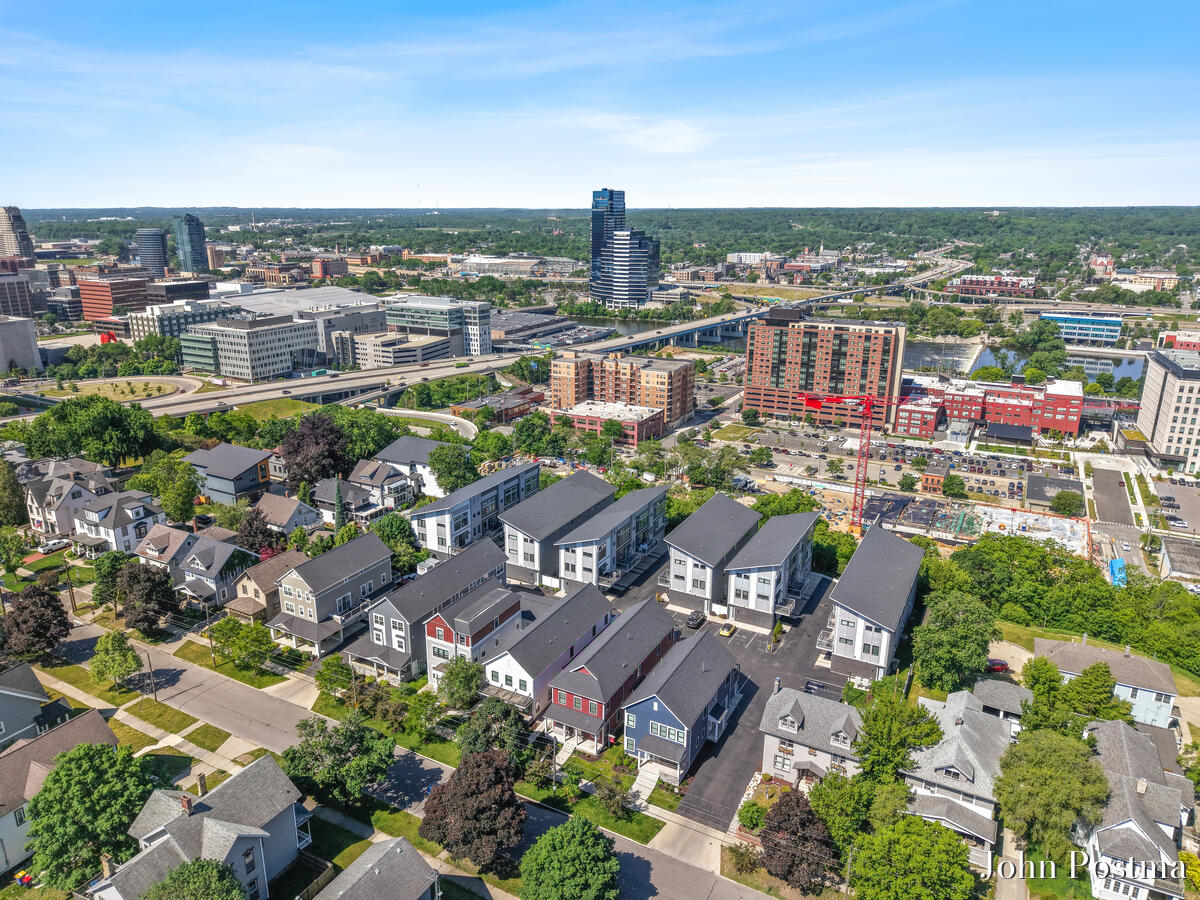 621 Fairview Avenue NE Grand Rapids MI 49503