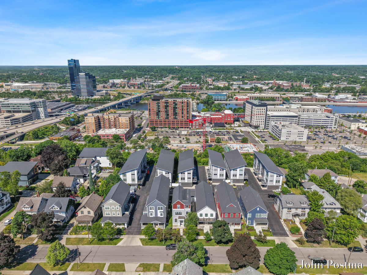 621 Fairview Avenue NE Grand Rapids MI 49503