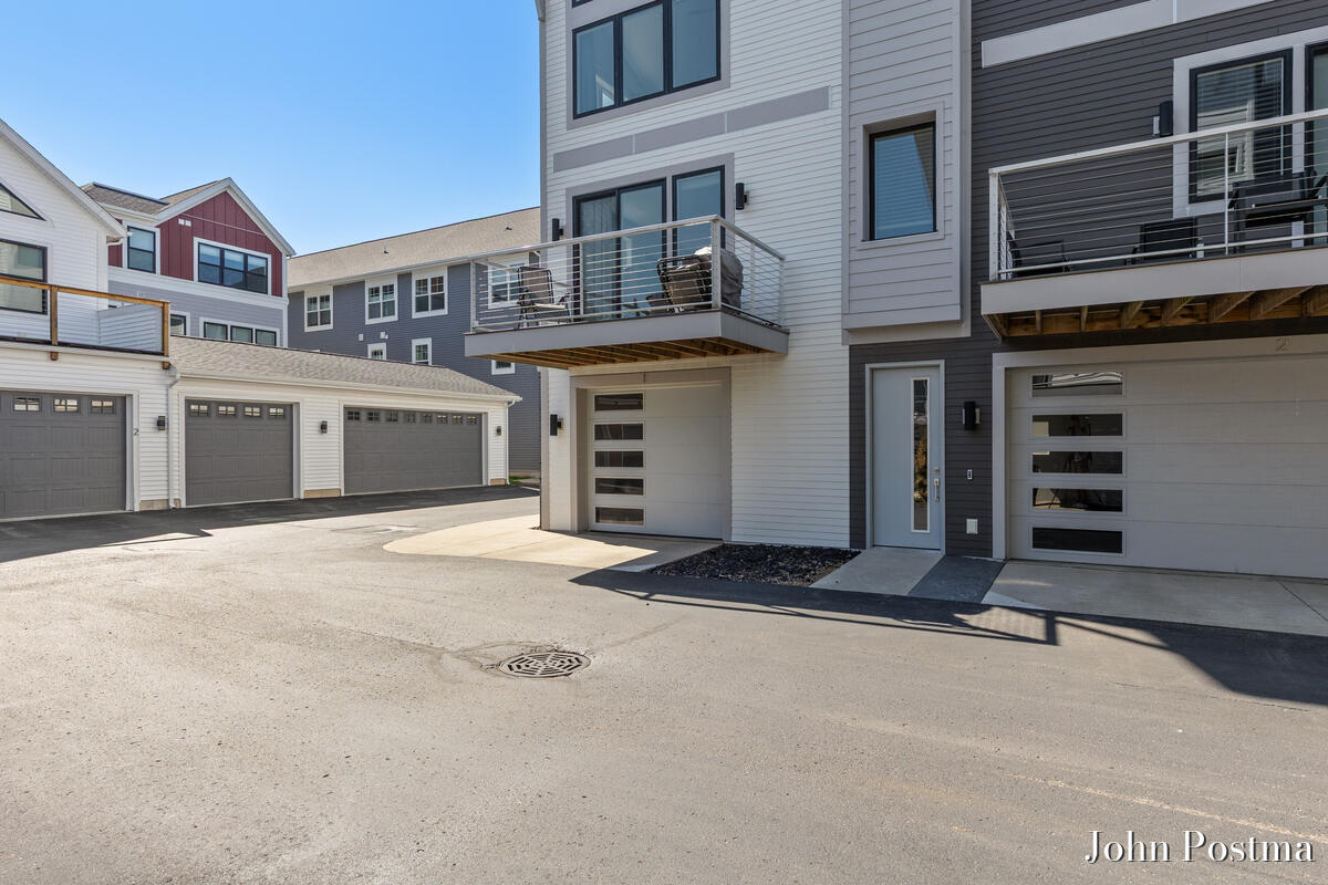 621 Fairview Avenue NE Grand Rapids MI 49503