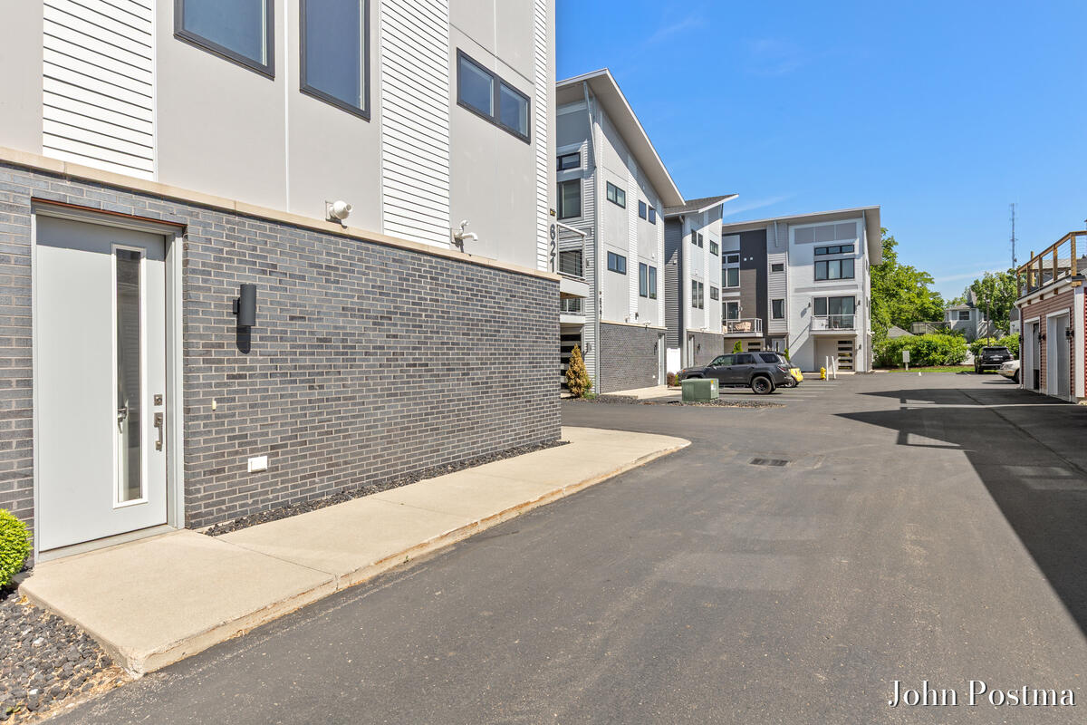 621 Fairview Avenue NE Grand Rapids MI 49503