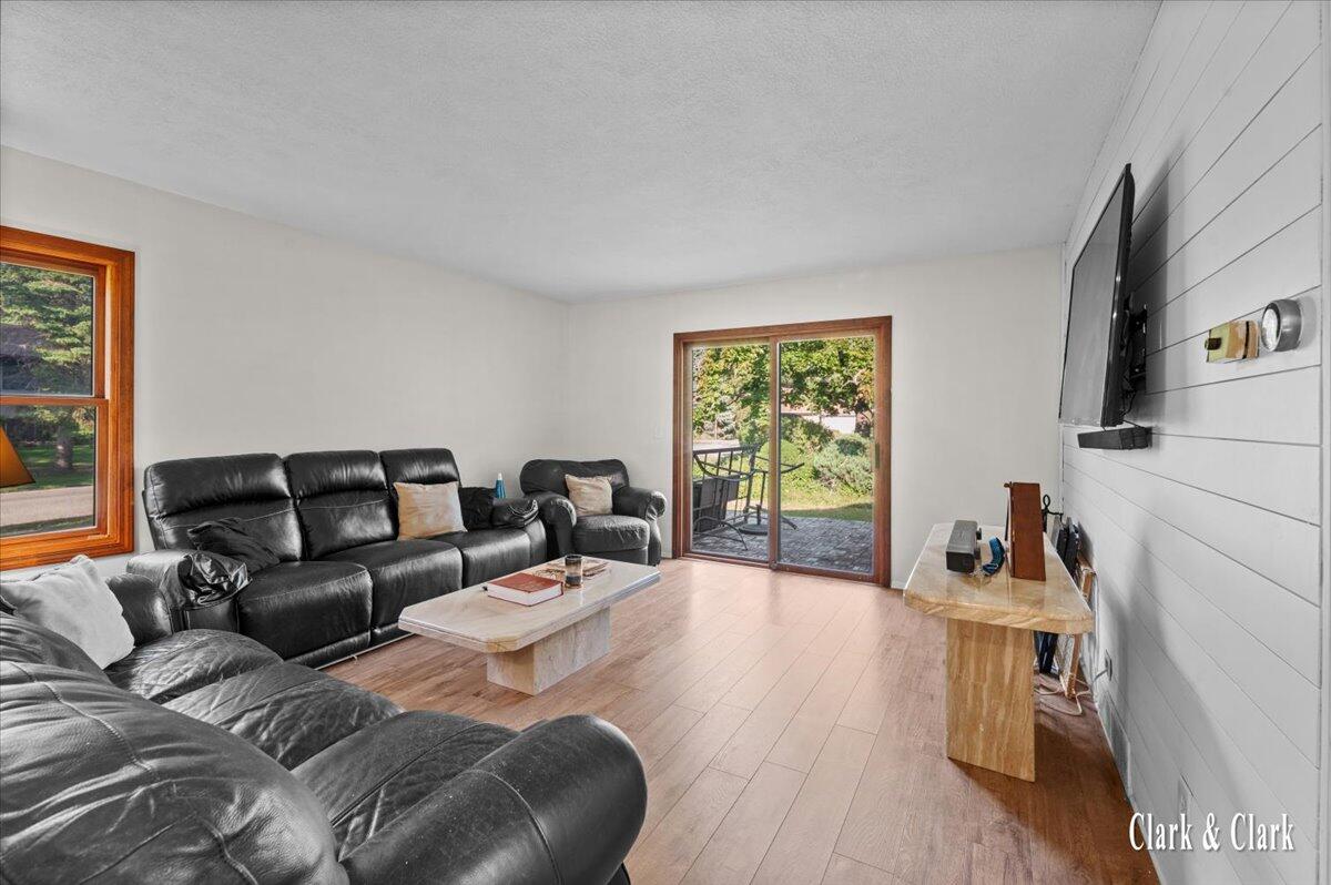 2630 Chatham Woods Drive SE Grand Rapids MI 49546