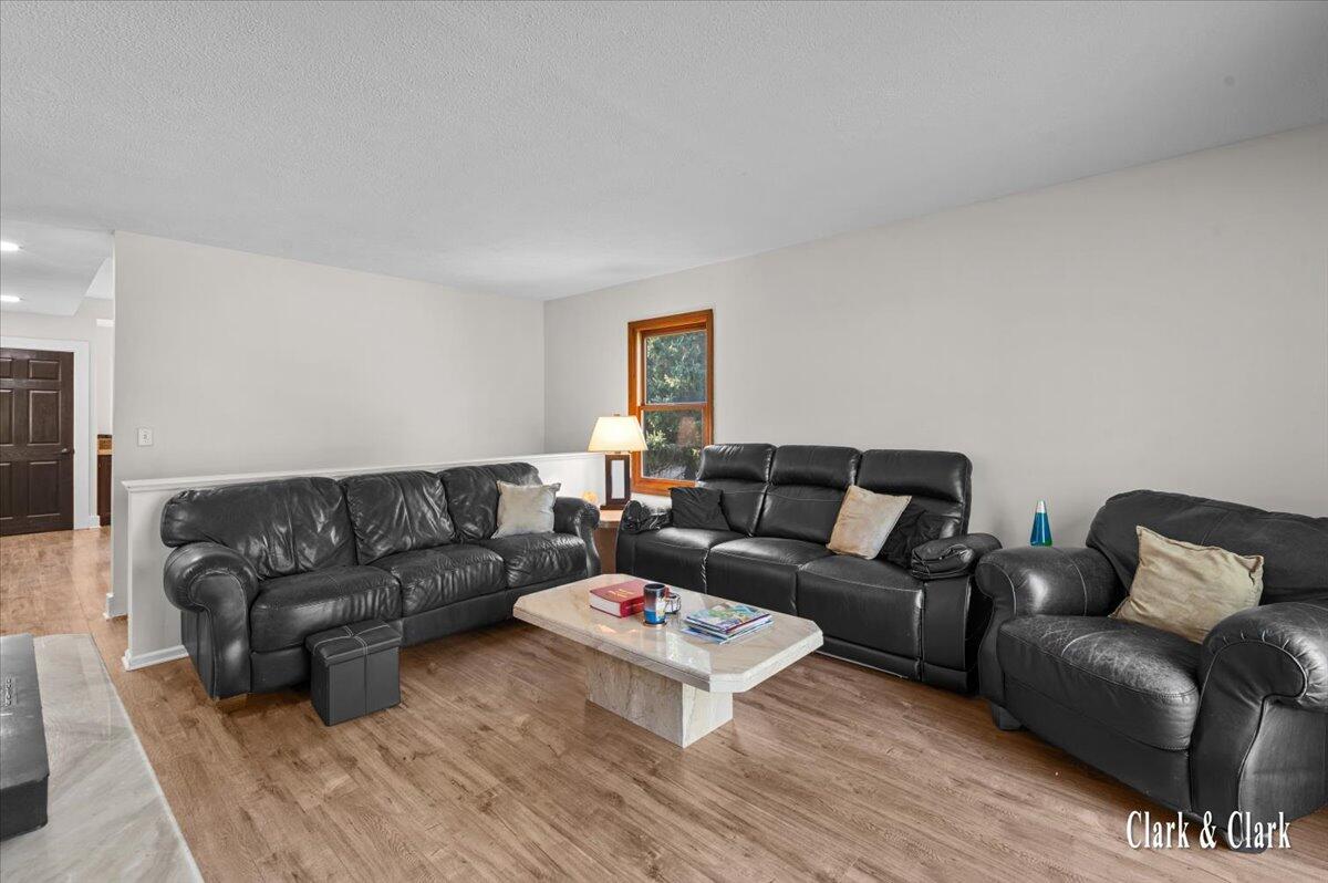 2630 Chatham Woods Drive SE Grand Rapids MI 49546