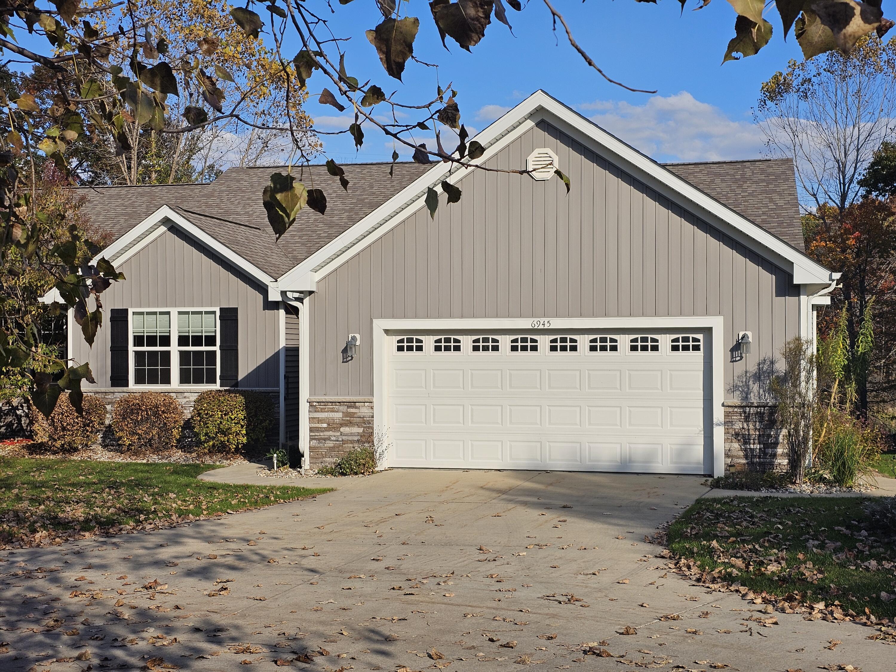 6945 Hunters Creek Kalamazoo MI 49048