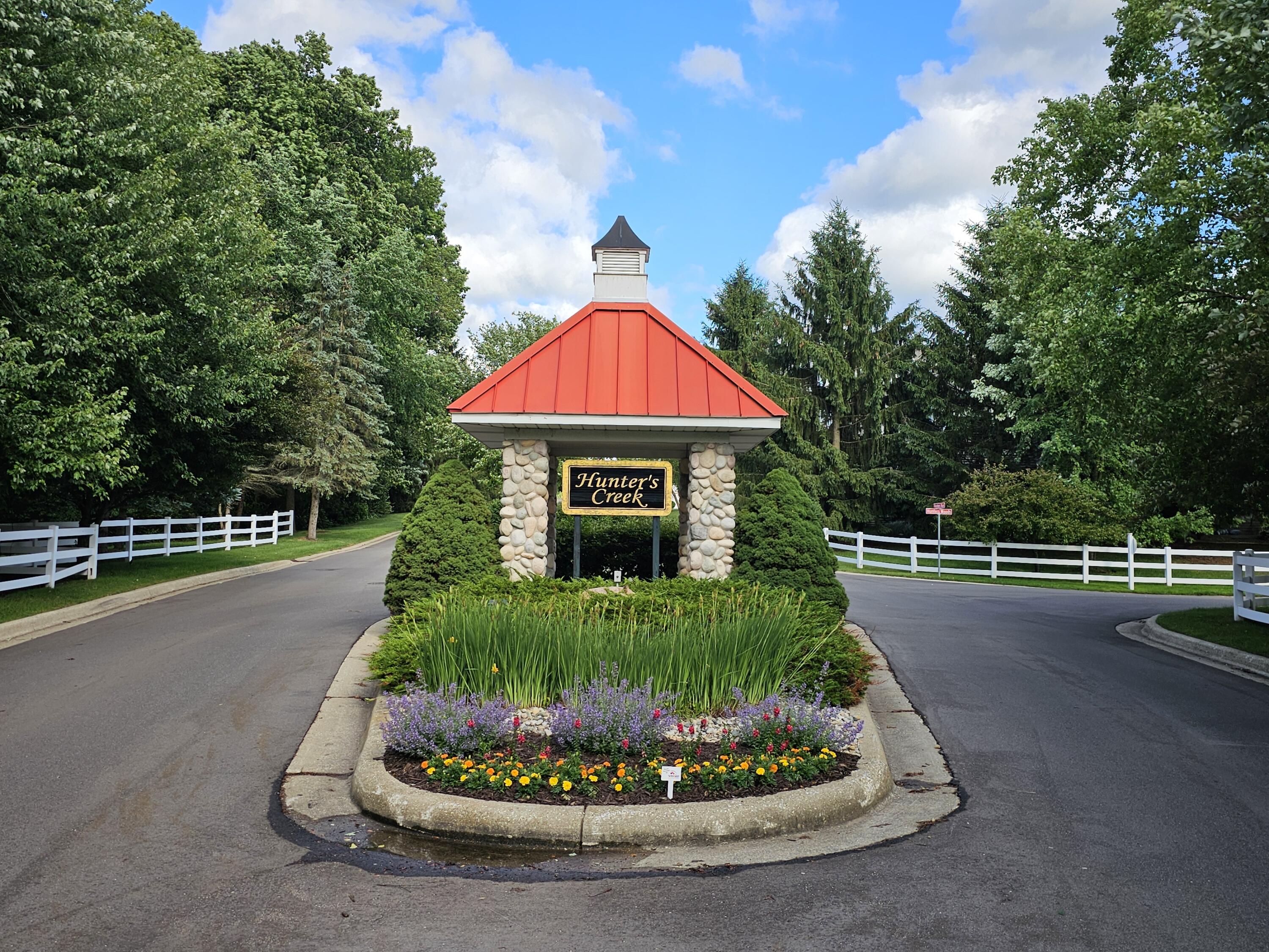 6945 Hunters Creek Kalamazoo MI 49048