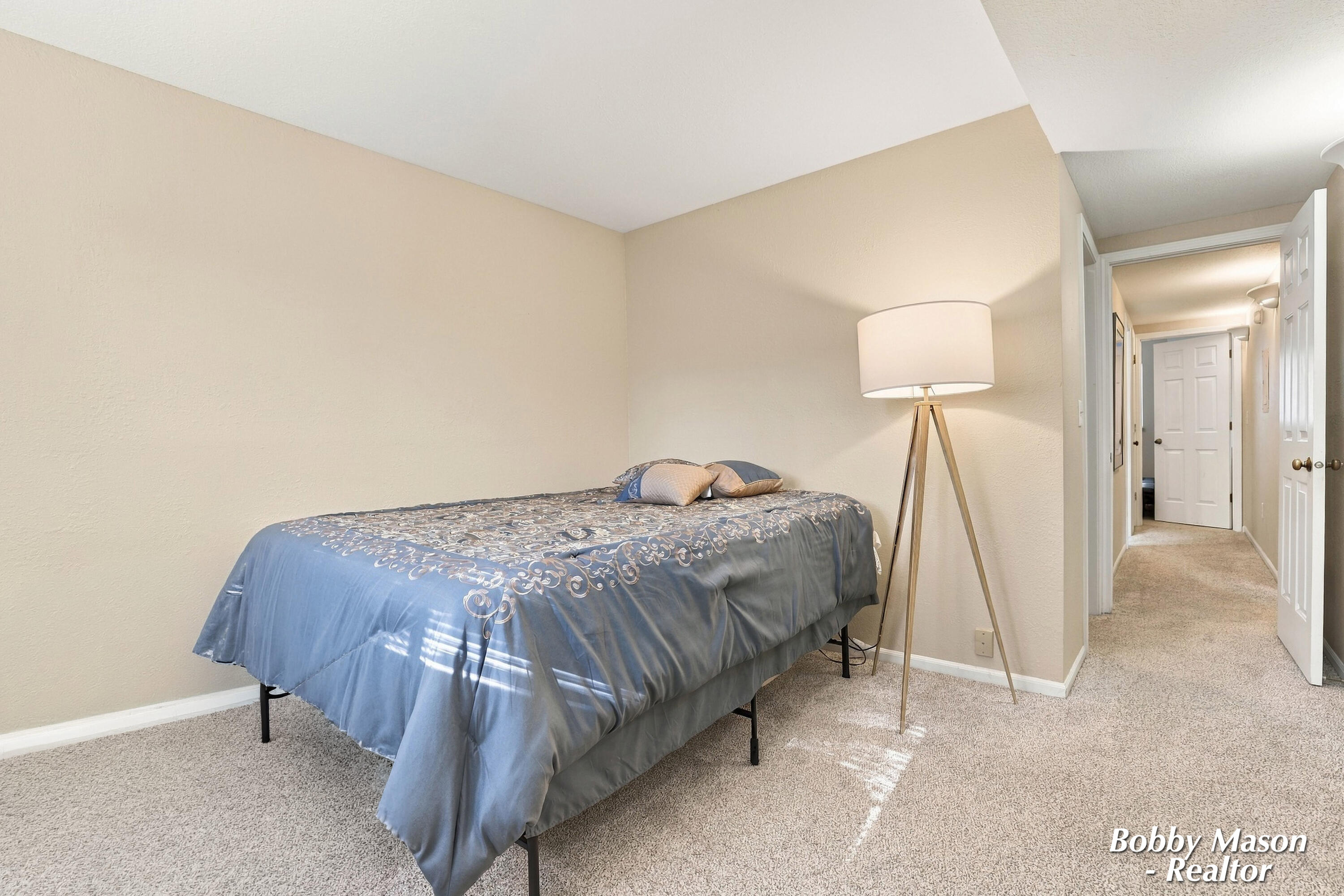 3302 Devonwood Hills NE Grand Rapids MI 49525