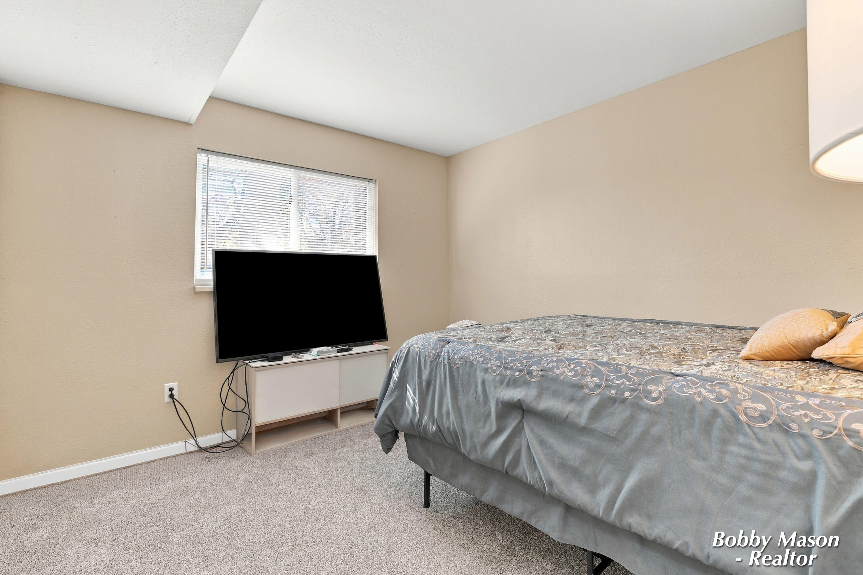 3302 Devonwood Hills NE Grand Rapids MI 49525