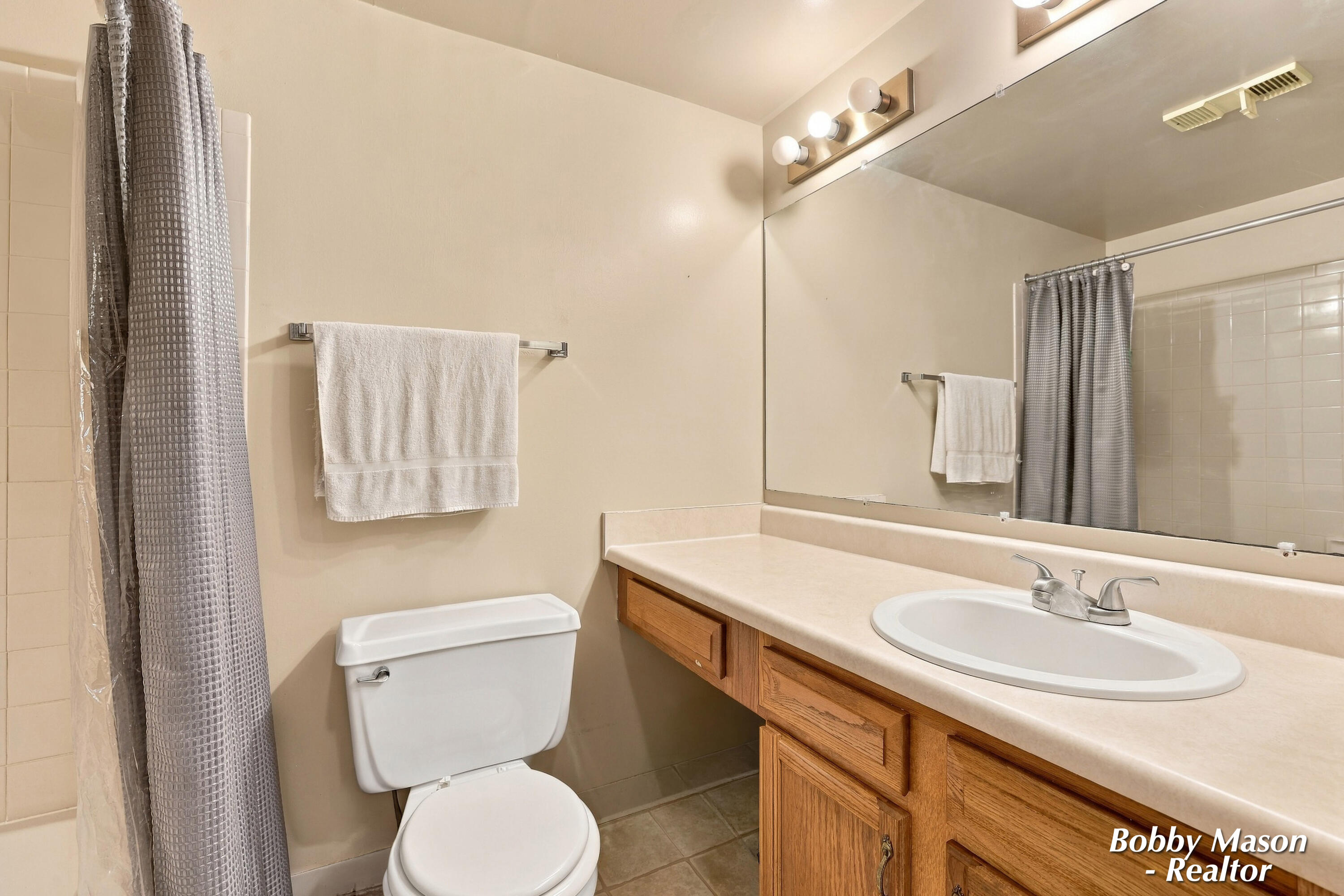 3302 Devonwood Hills NE Grand Rapids MI 49525