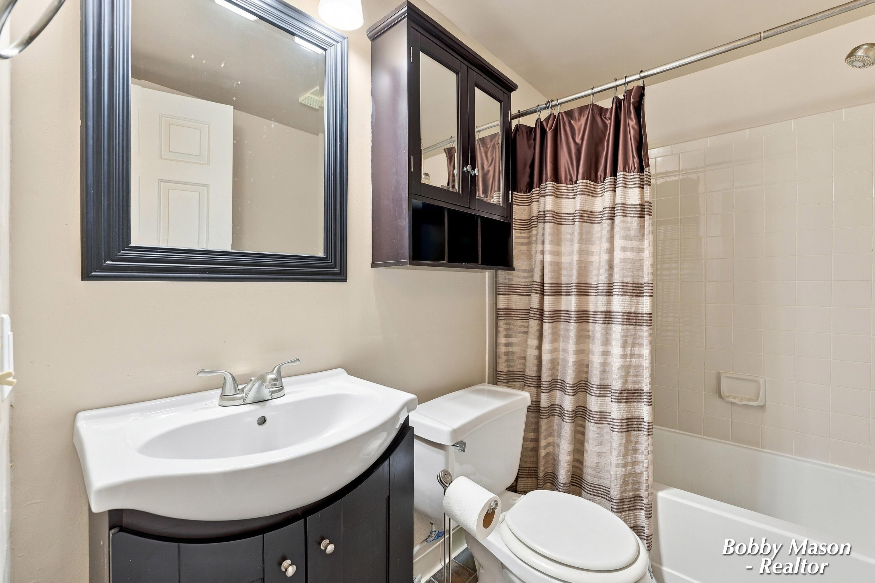 3302 Devonwood Hills NE Grand Rapids MI 49525