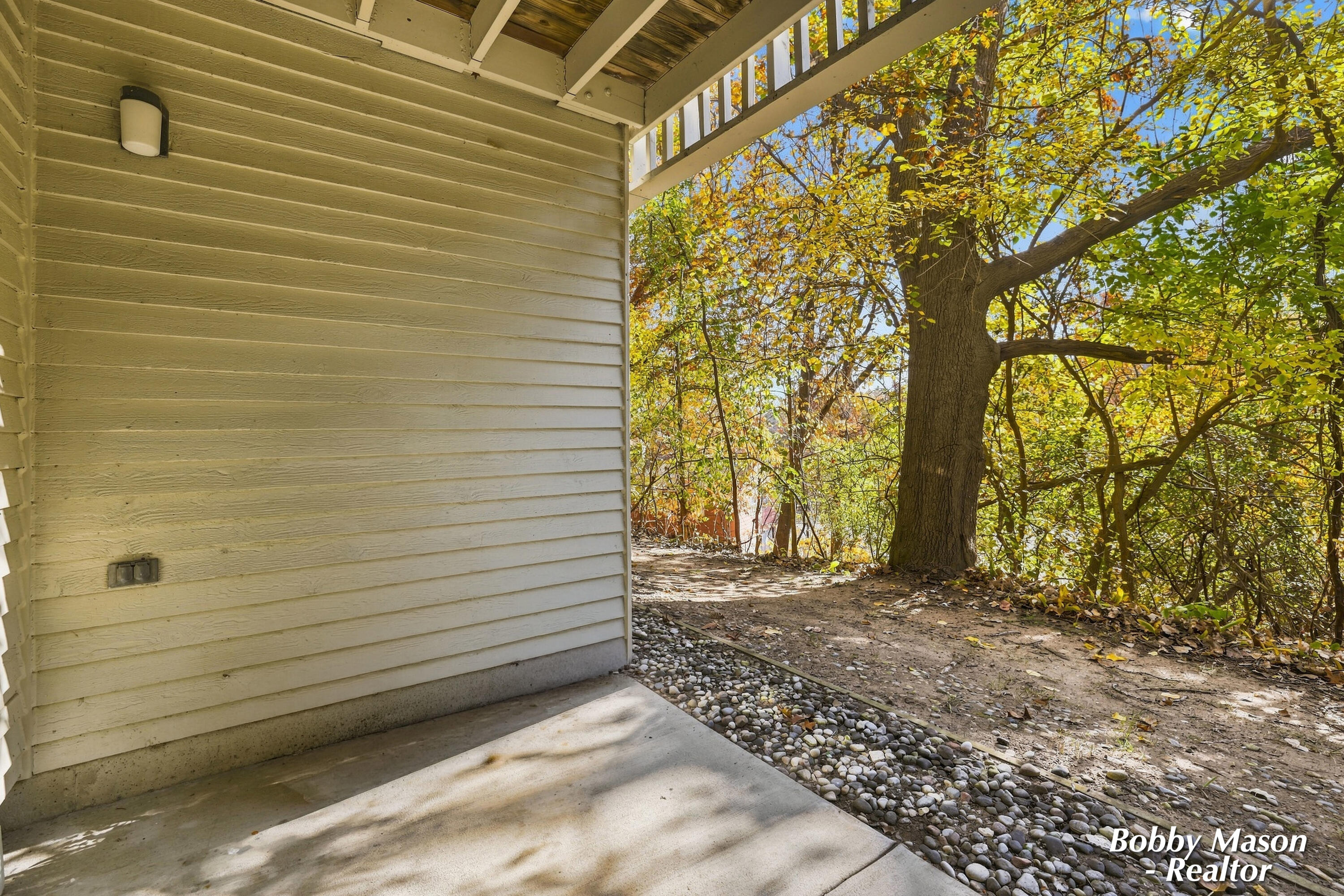 3302 Devonwood Hills NE Grand Rapids MI 49525