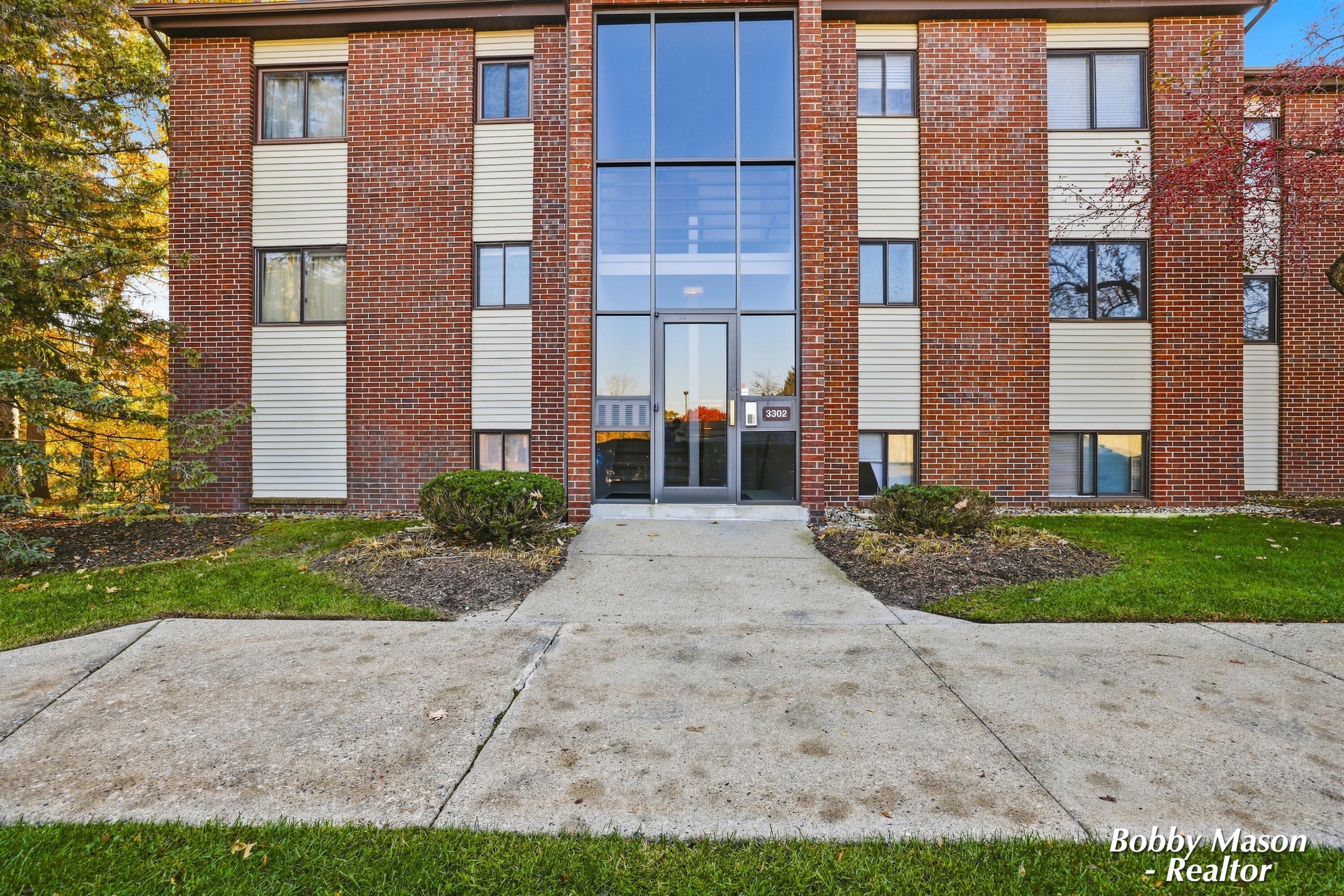 3302 Devonwood Hills NE Grand Rapids MI 49525