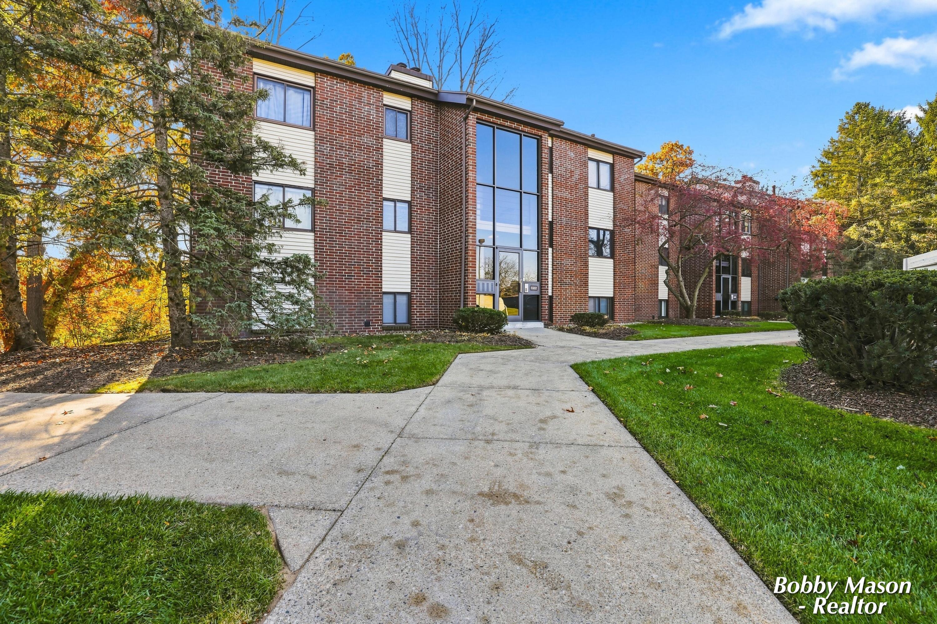 3302 Devonwood Hills NE Grand Rapids MI 49525
