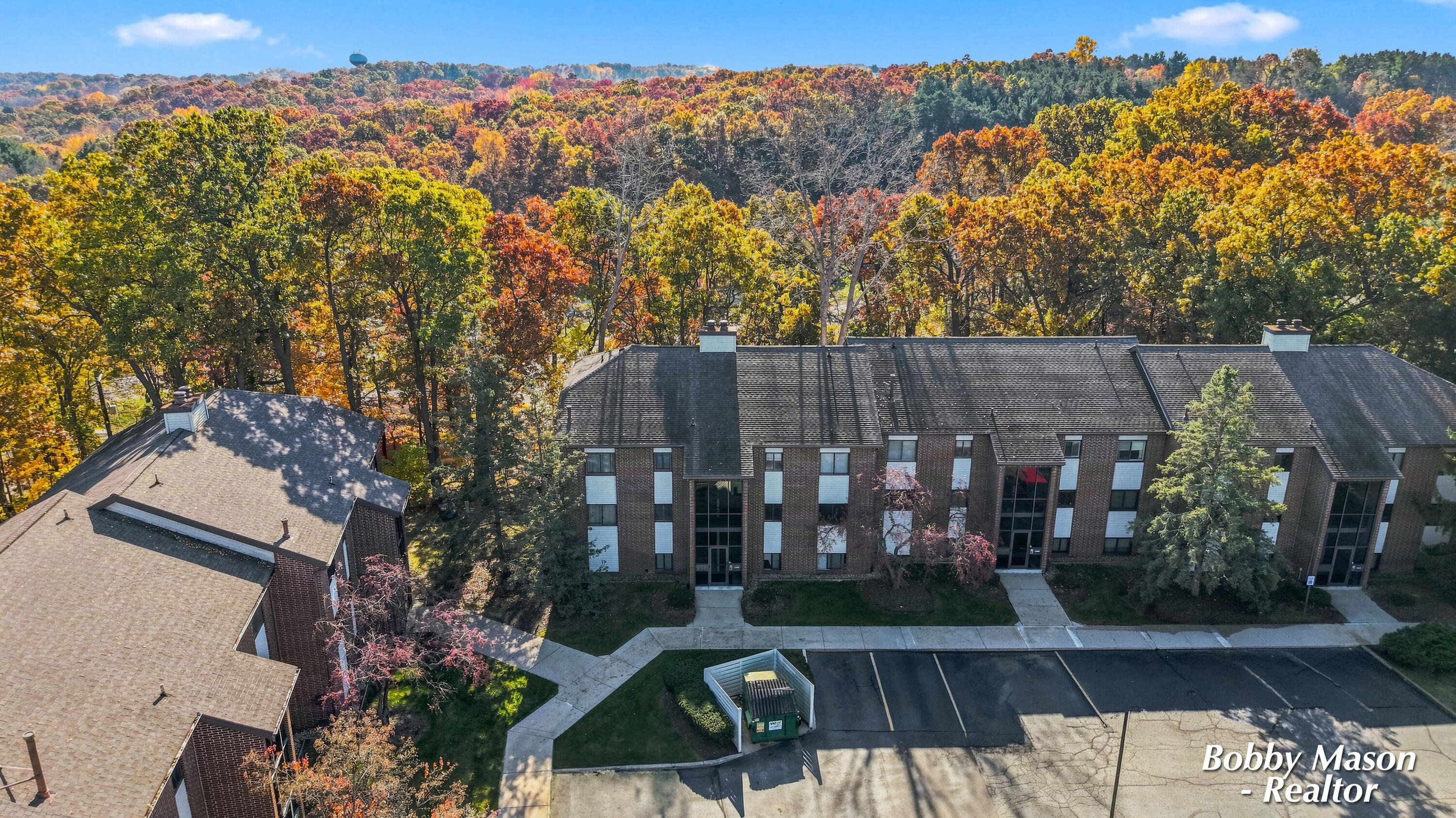 3302 Devonwood Hills NE Grand Rapids MI 49525