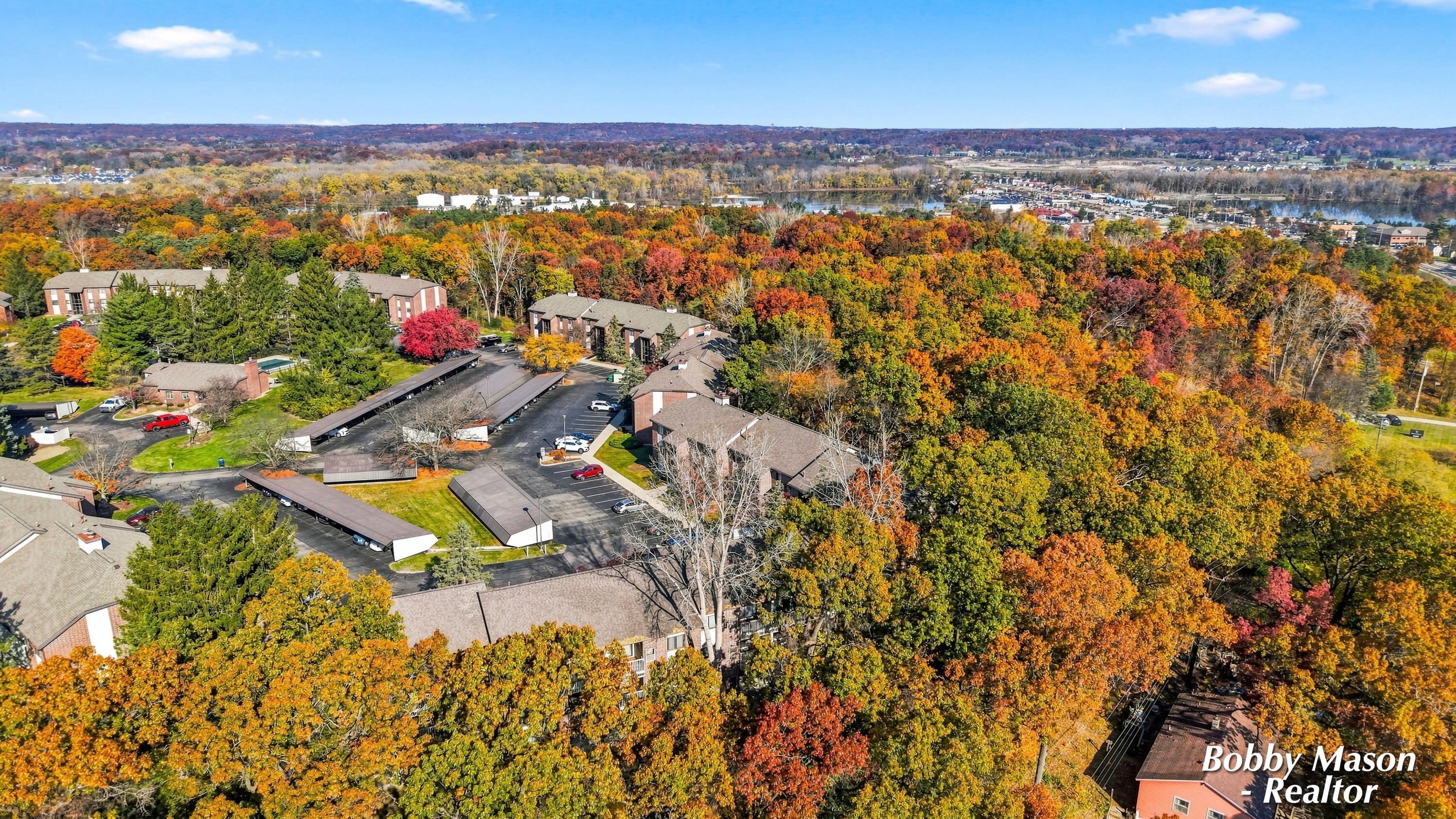 3302 Devonwood Hills NE Grand Rapids MI 49525