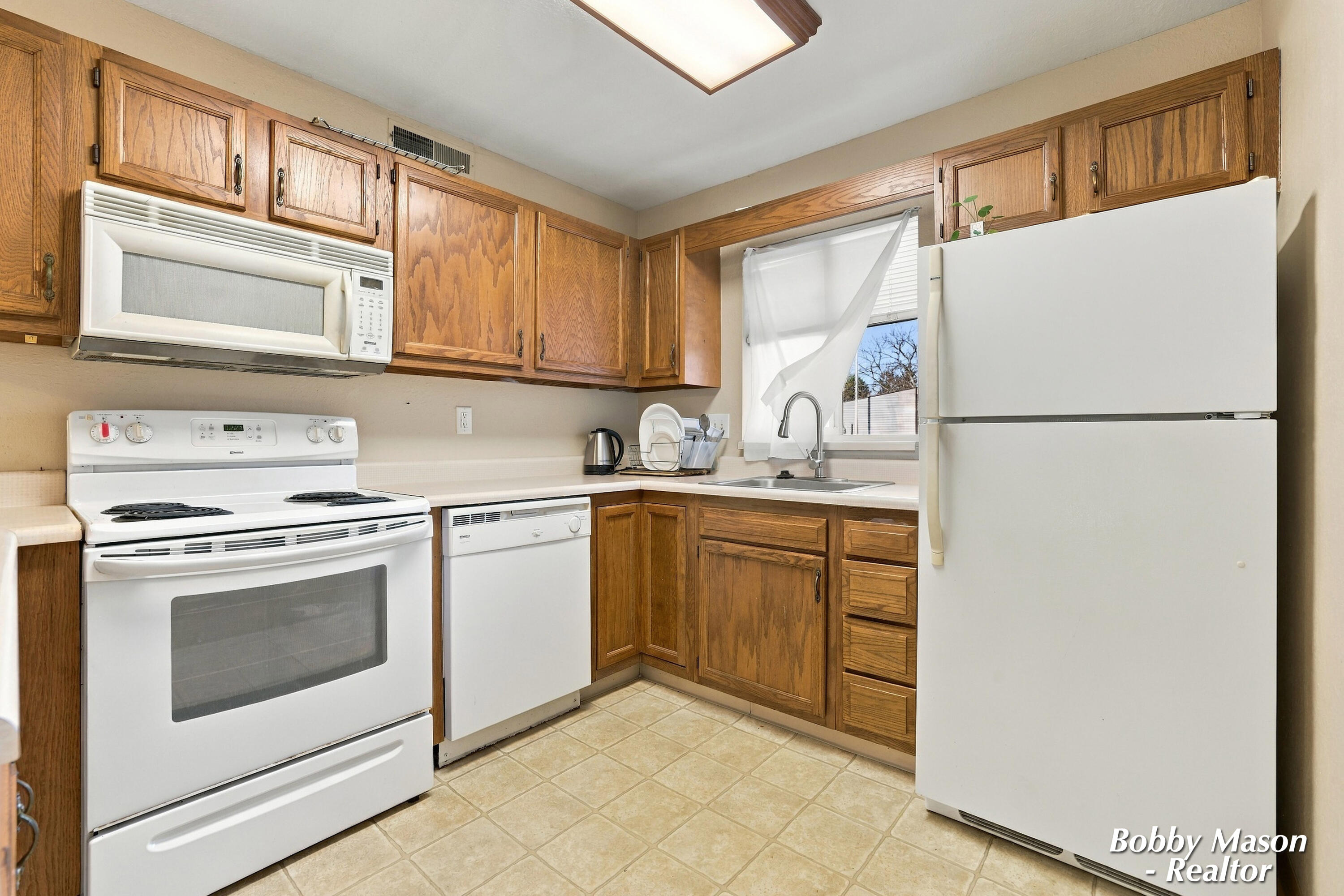 3302 Devonwood Hills NE Grand Rapids MI 49525
