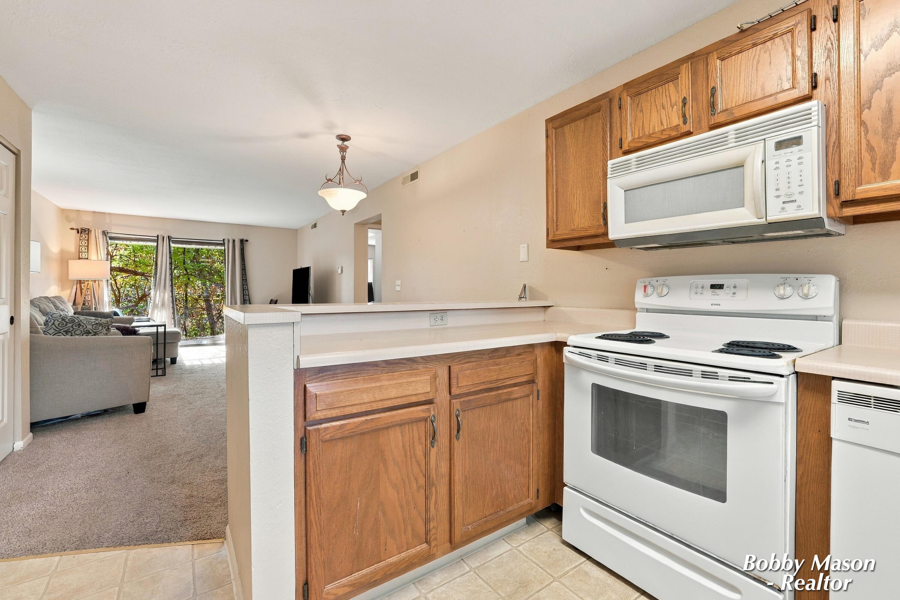 3302 Devonwood Hills NE Grand Rapids MI 49525