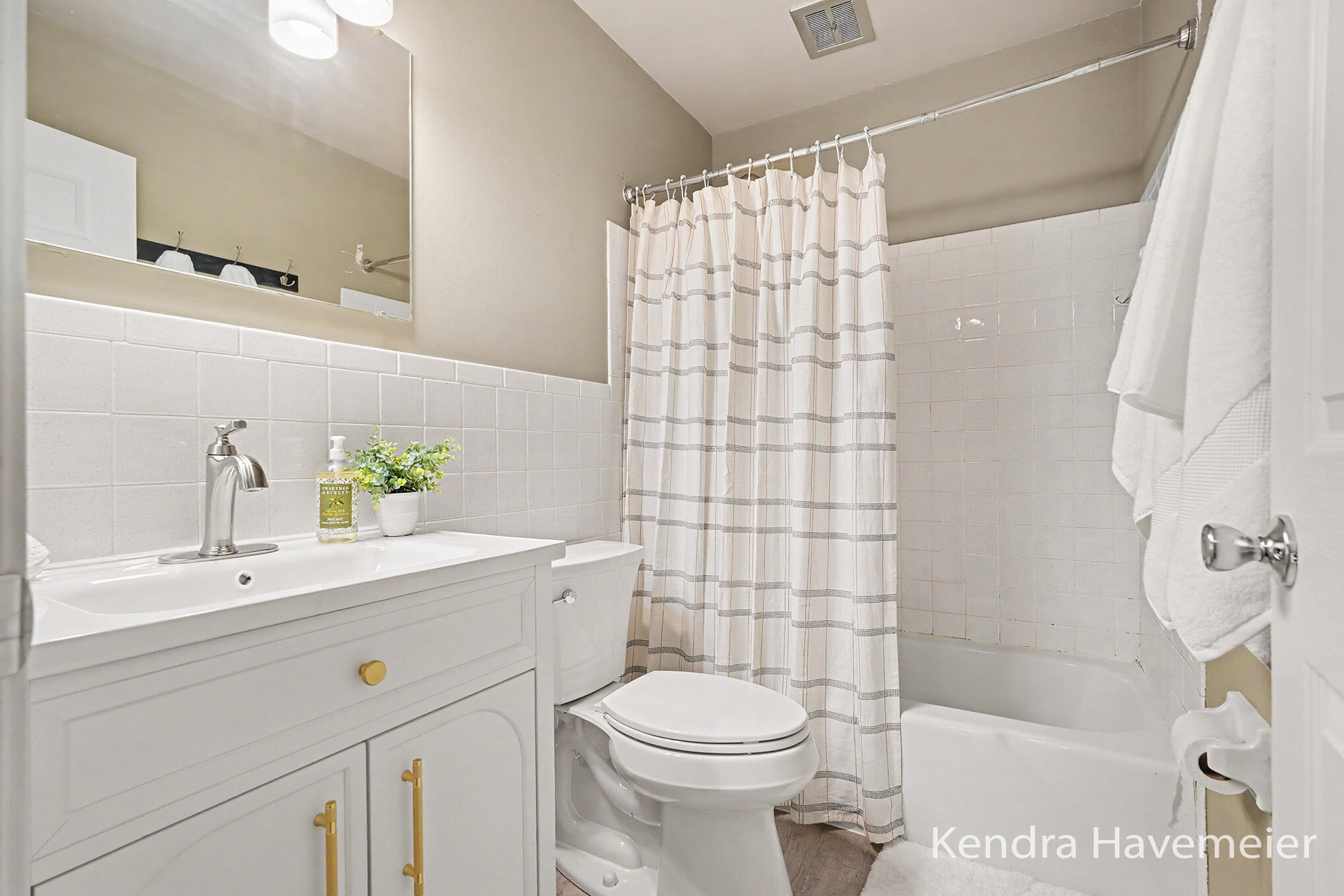 2759 Leonard Street NW Grand Rapids MI 49504
