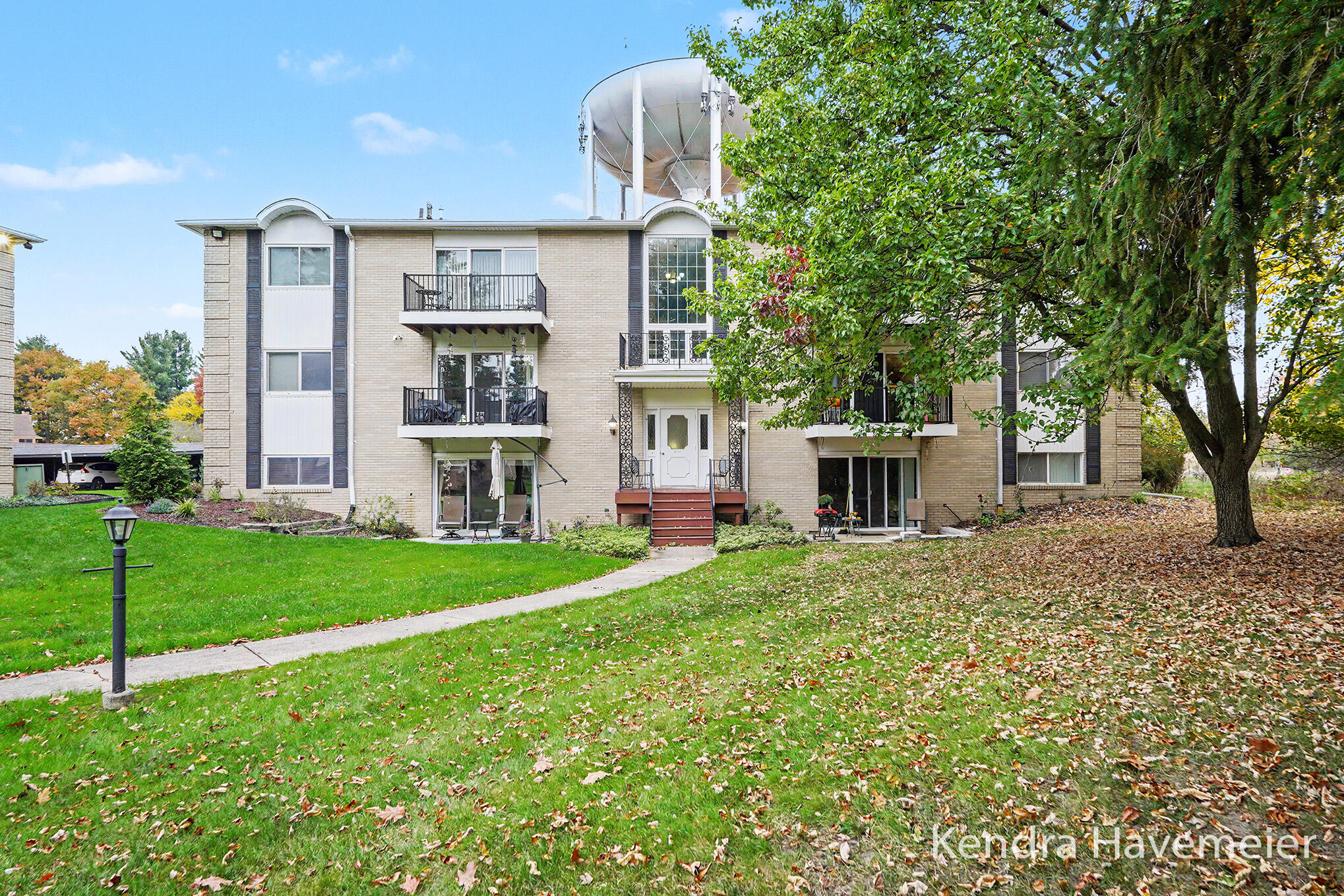 2759 Leonard Street NW Grand Rapids MI 49504