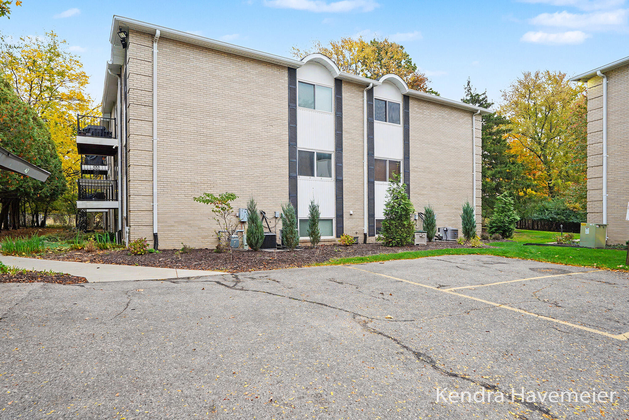 2759 Leonard Street NW Grand Rapids MI 49504