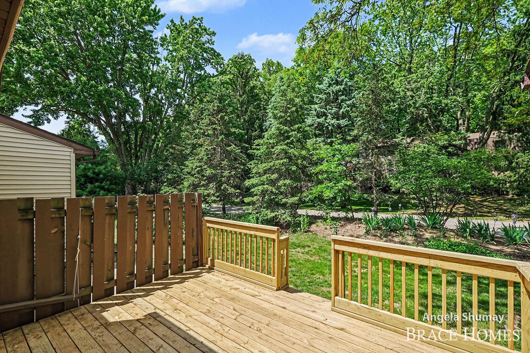 2631 Chatham Woods Drive SE Grand Rapids MI 49546