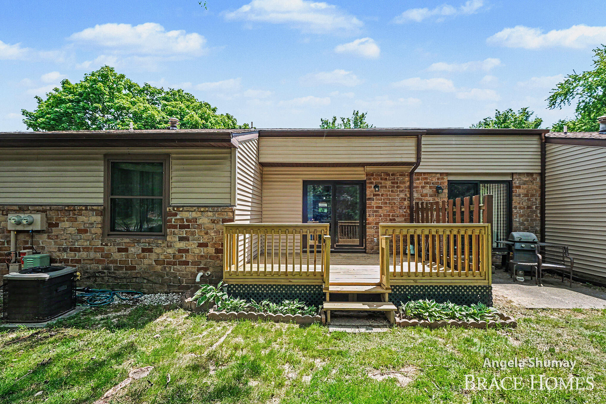 2631 Chatham Woods Drive SE Grand Rapids MI 49546