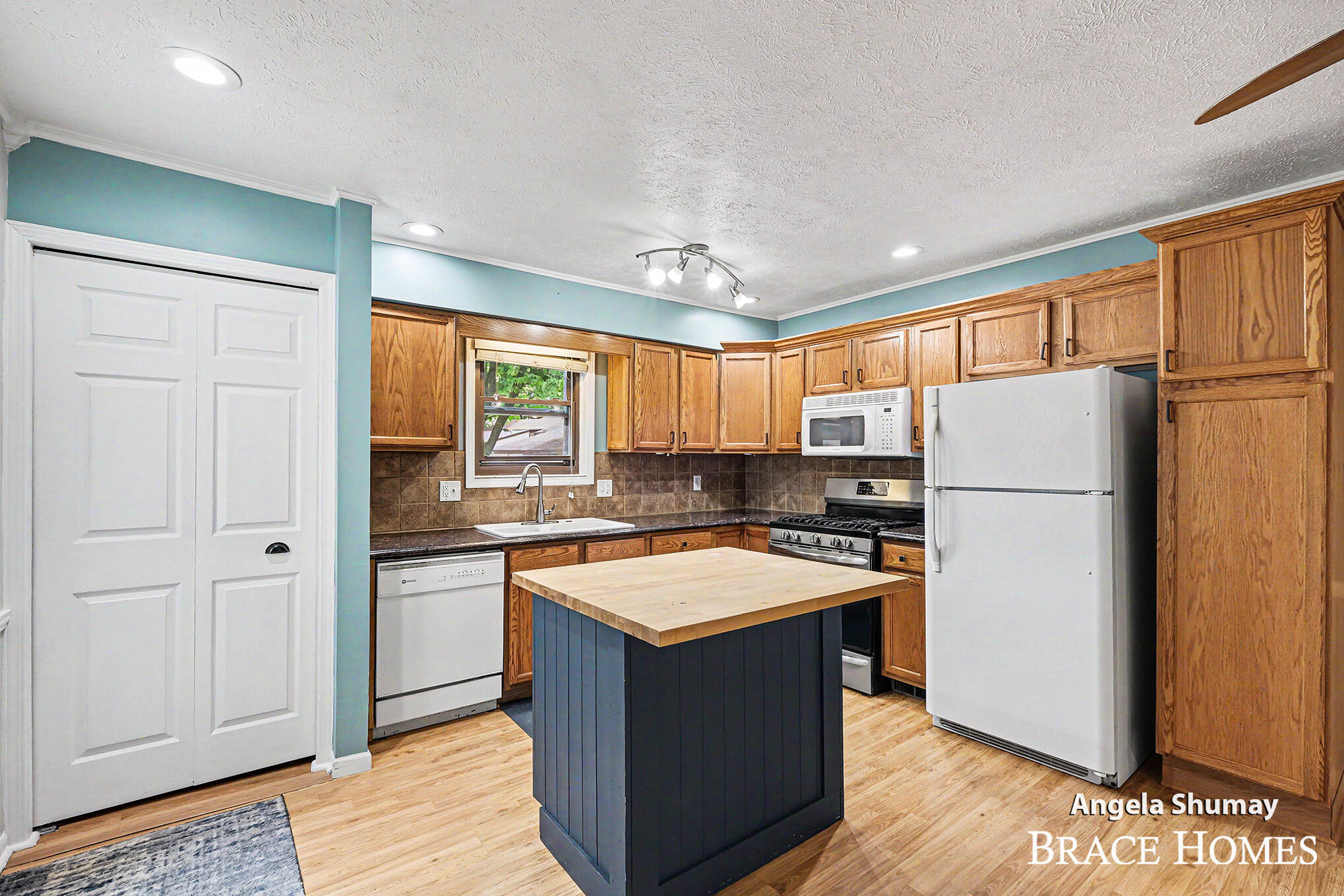 2631 Chatham Woods Drive SE Grand Rapids MI 49546