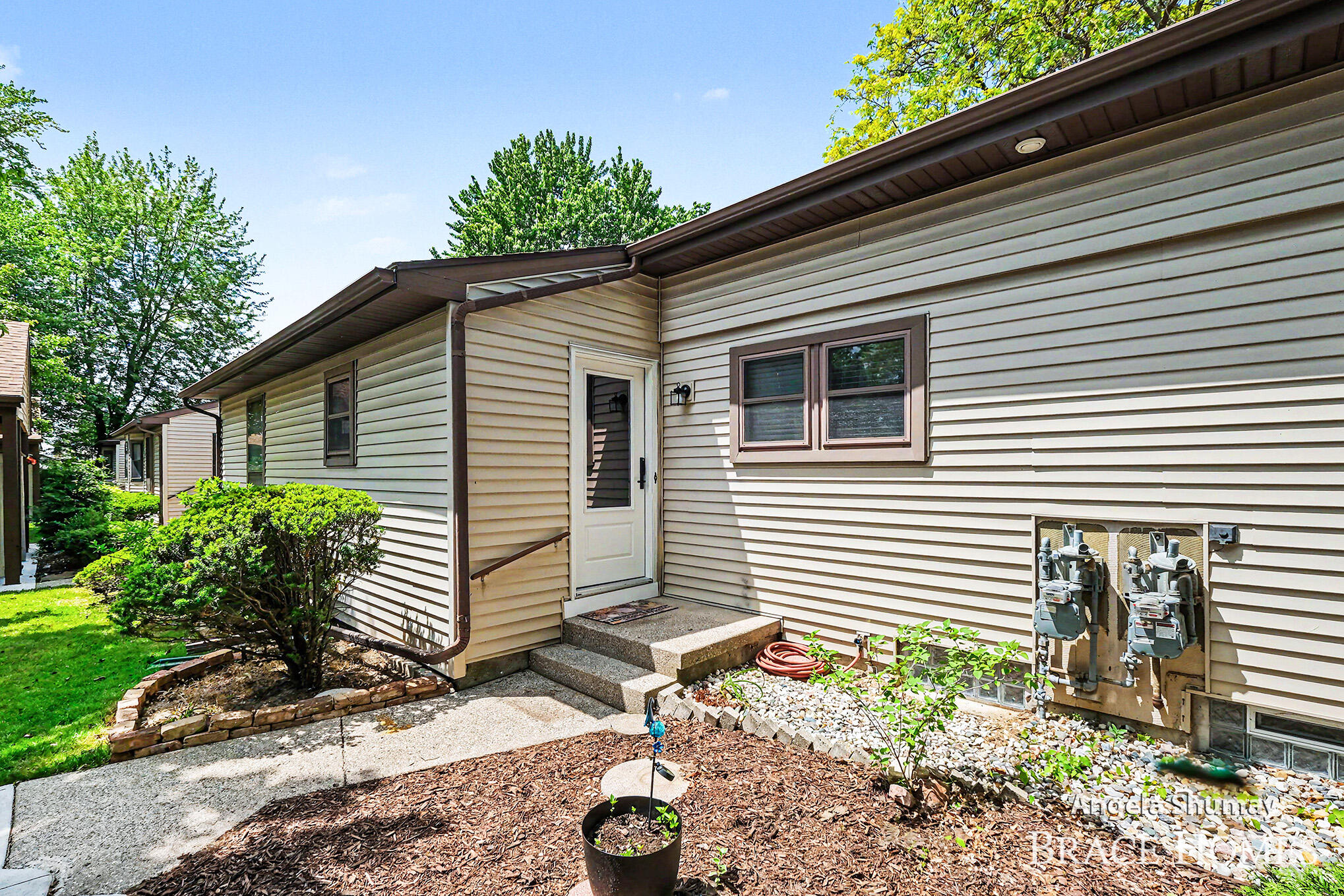 2631 Chatham Woods Drive SE Grand Rapids MI 49546