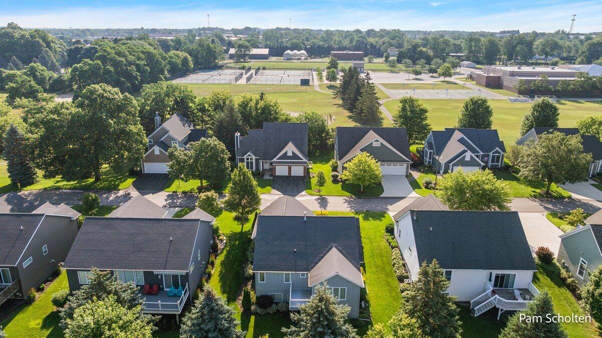 329 Hunters Run Circle Holland MI 49423