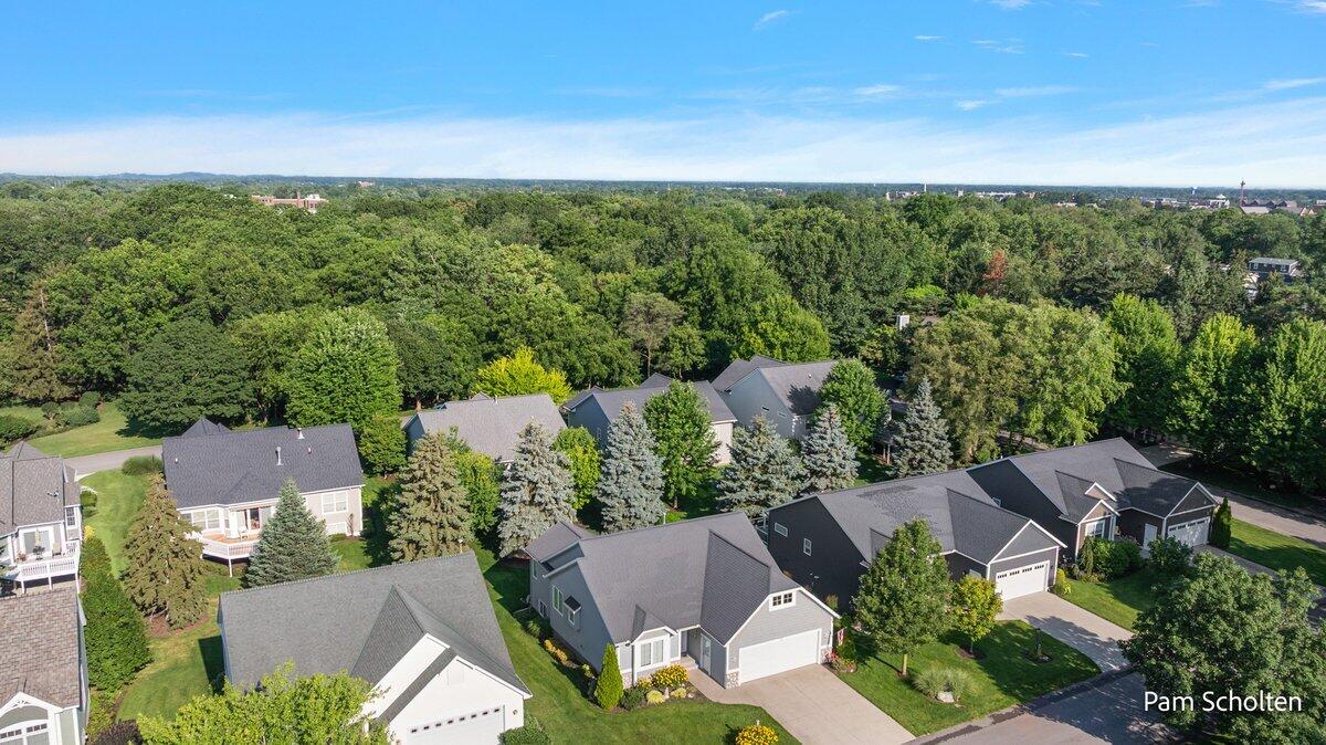 329 Hunters Run Circle Holland MI 49423