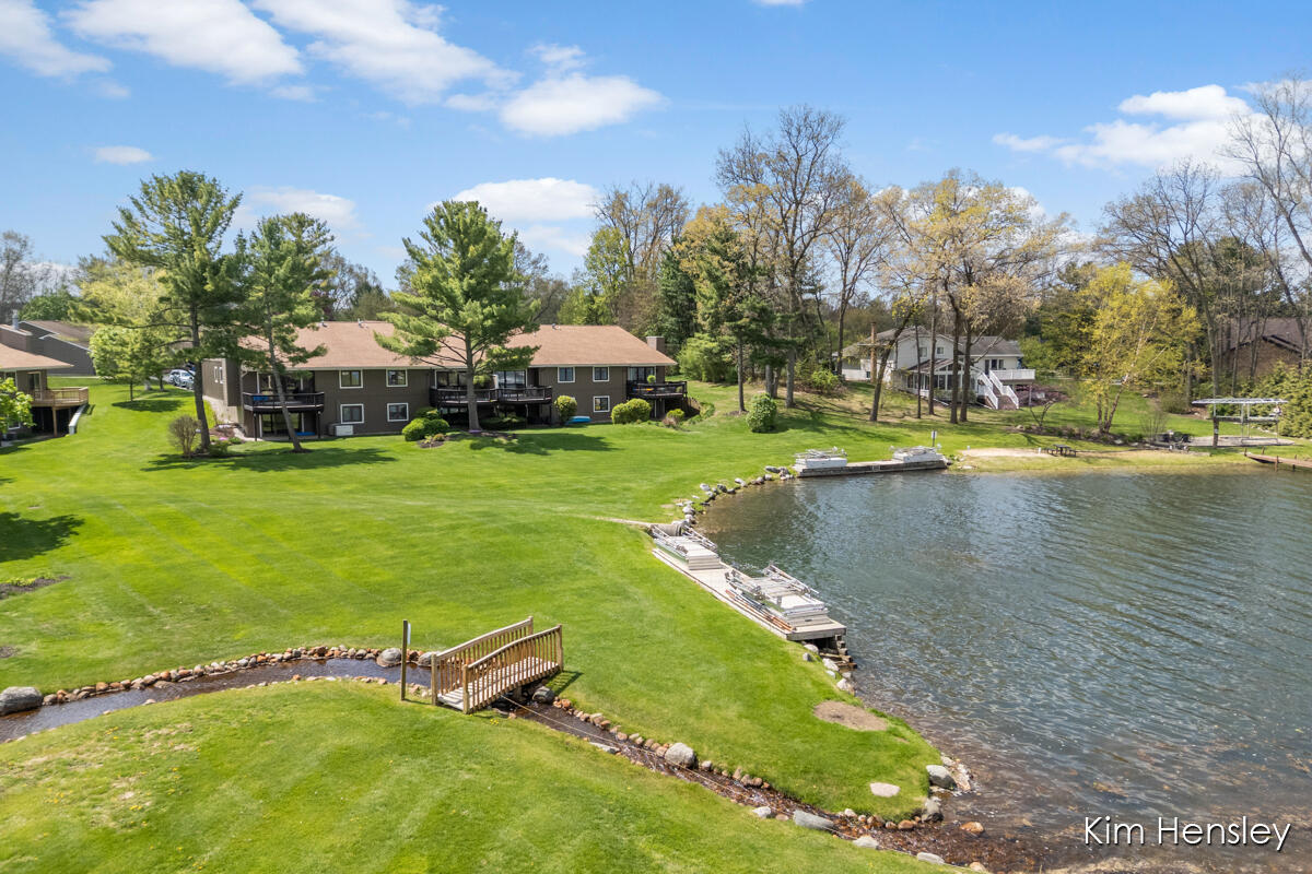 6641 Bella Vista Drive NE Rockford MI 49341