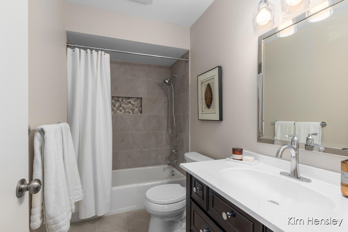 6641 Bella Vista Drive NE Rockford MI 49341