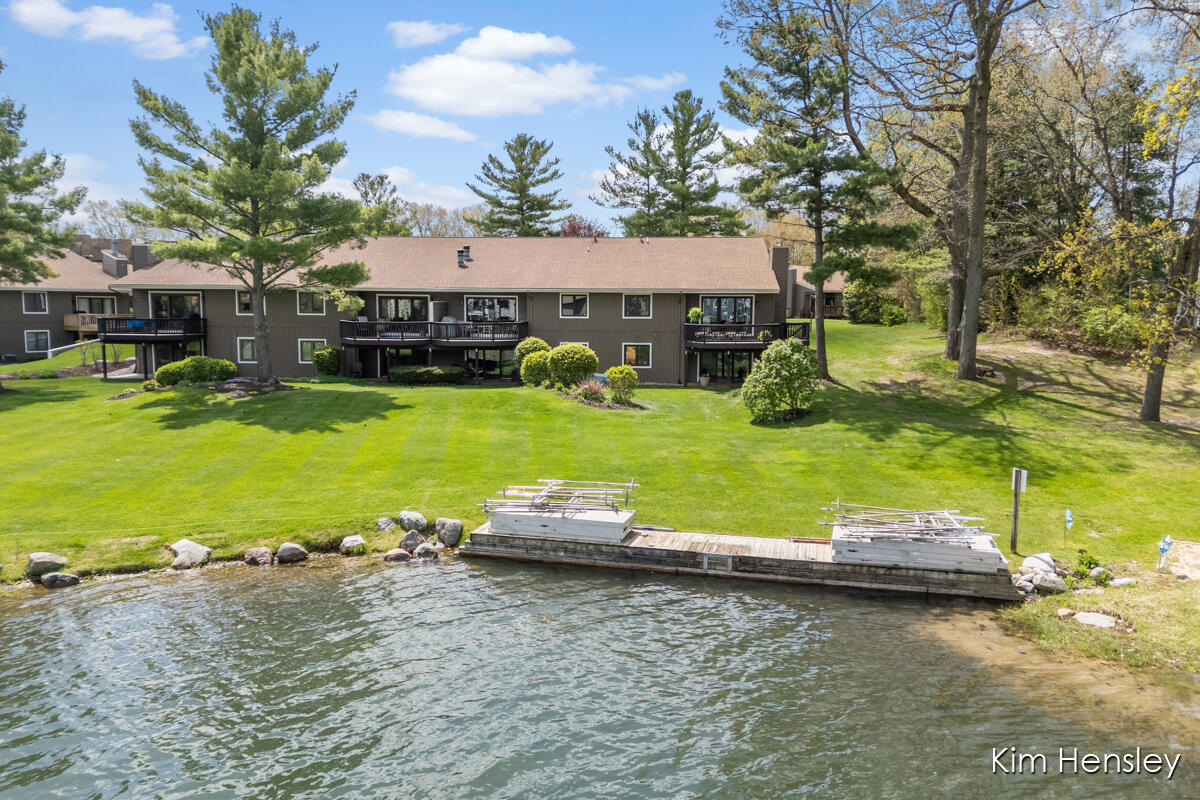 6641 Bella Vista Drive NE Rockford MI 49341
